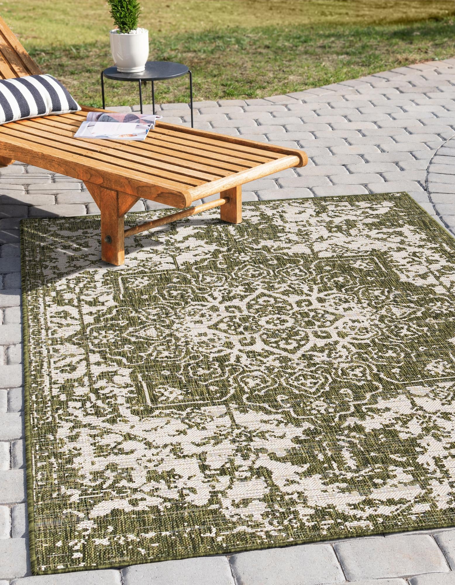 Unique Loom 3152272 Jill Zarin Outdoor 3 x 5 (ft) Loomed Polypropylene Green Rectangular Indoor/Outdoor Medallion Area rug