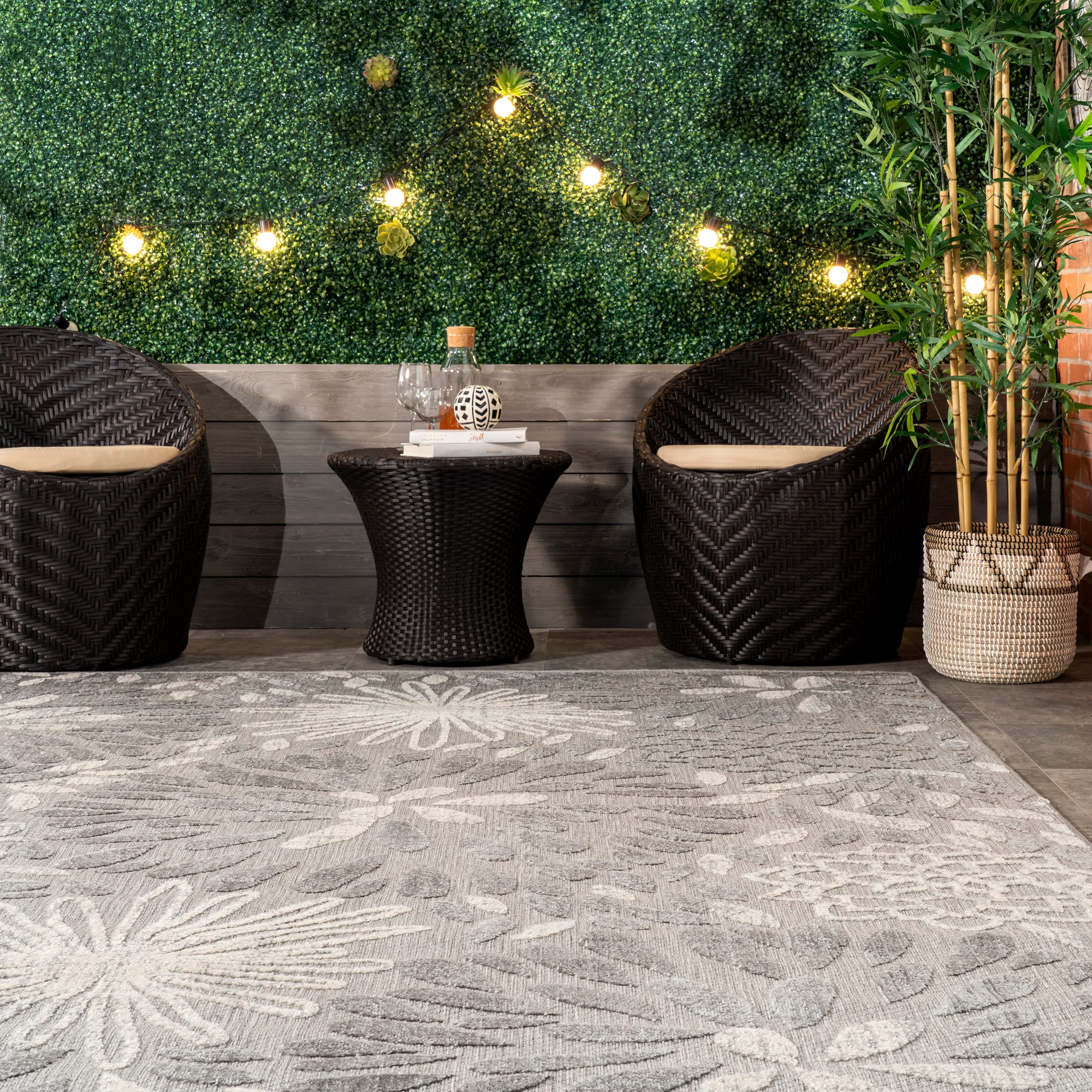Light Grey Floral Synthetic 5' x 8' Easy-Care Outdoor Rug