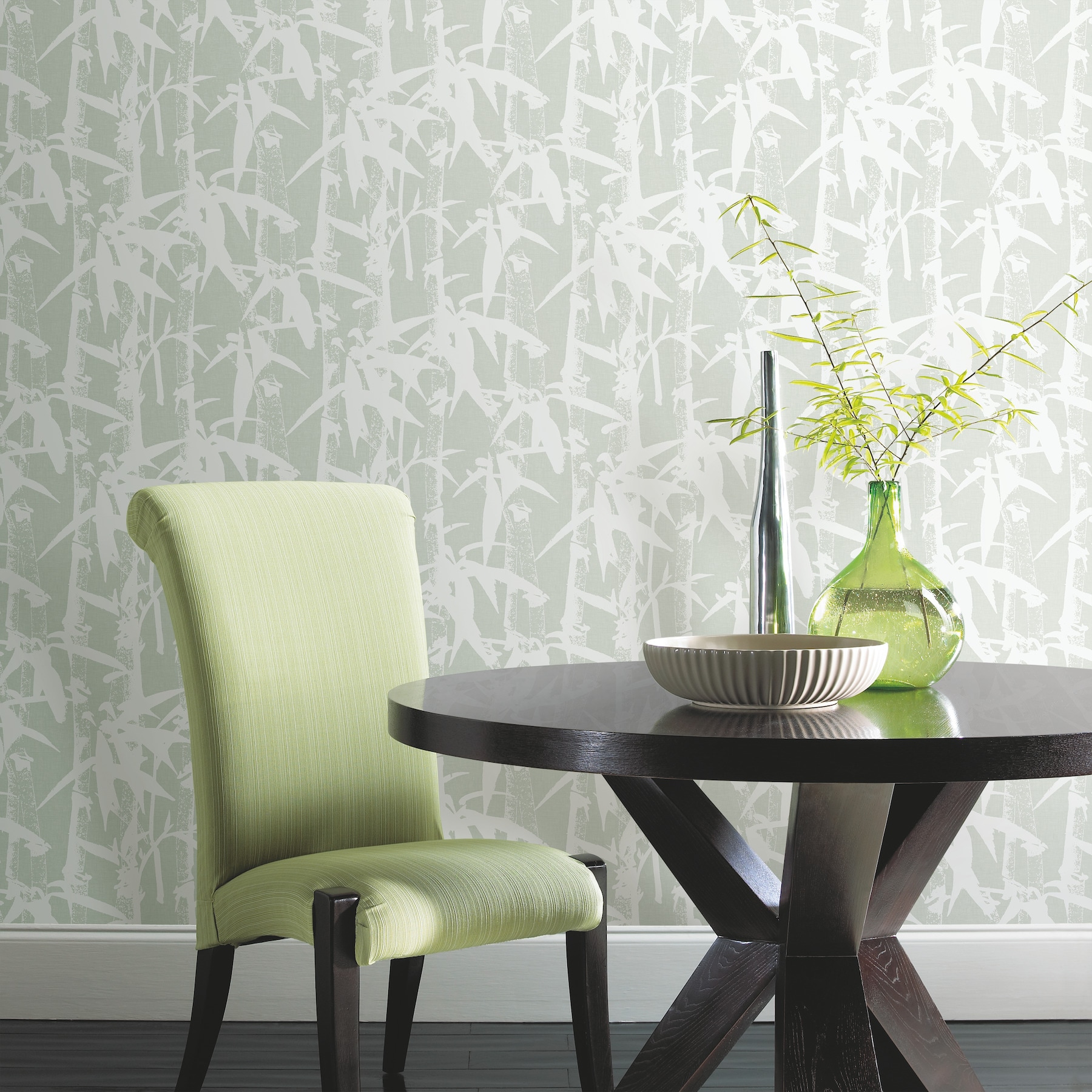 RoomMates RMK12079WP 28.18-Sq. Feet Green Vinyl Ivy/Vines Self-adhesive Peel and Stick Wallpaper