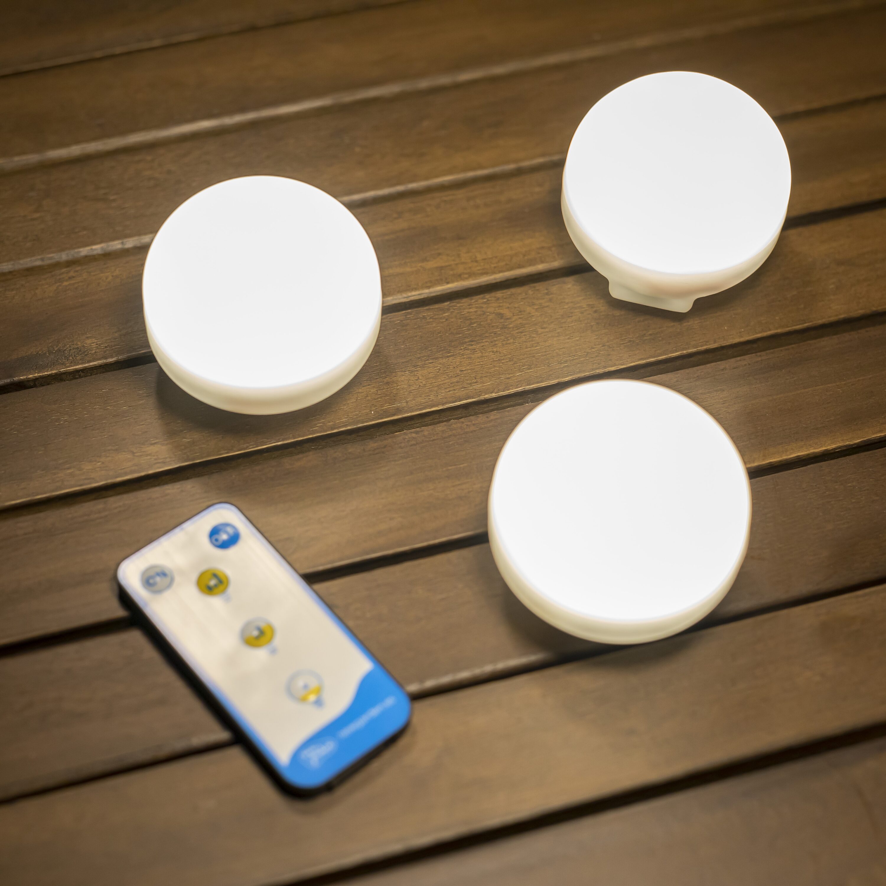 Newgarden LUMCHE060BXWLNW 2.4-in H White Battery-operated Integrated LED Outdoor Wall Light