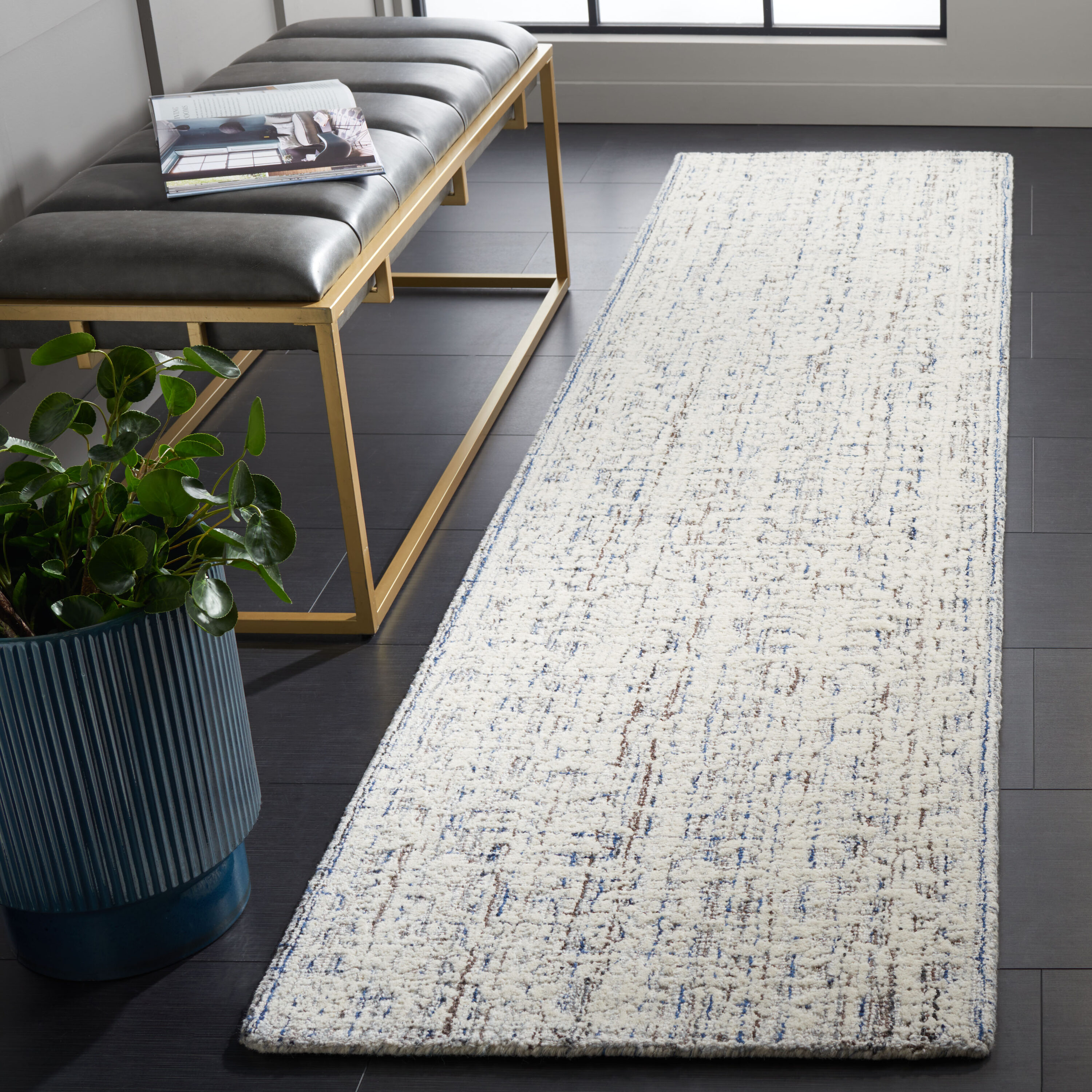  Ebony 115 Blue/Ivory Transitional 2ft-3in x 9ft Runner Rug