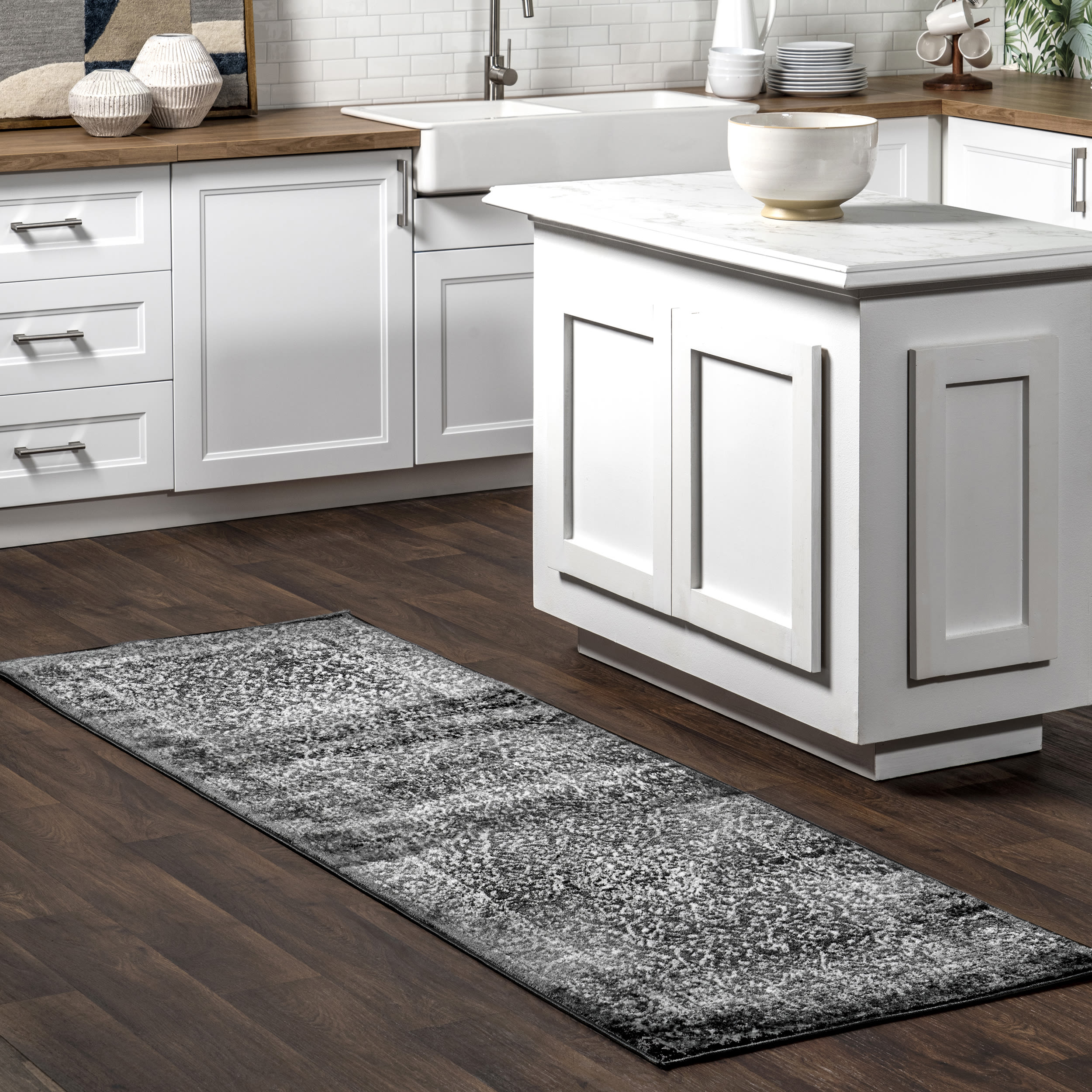 nuLOOM LPCT02B-2608 Delores 2 x 8 (ft) Loomed Polypropylene Dark Gray Rectangular Indoor Medallion Persian Runner rug