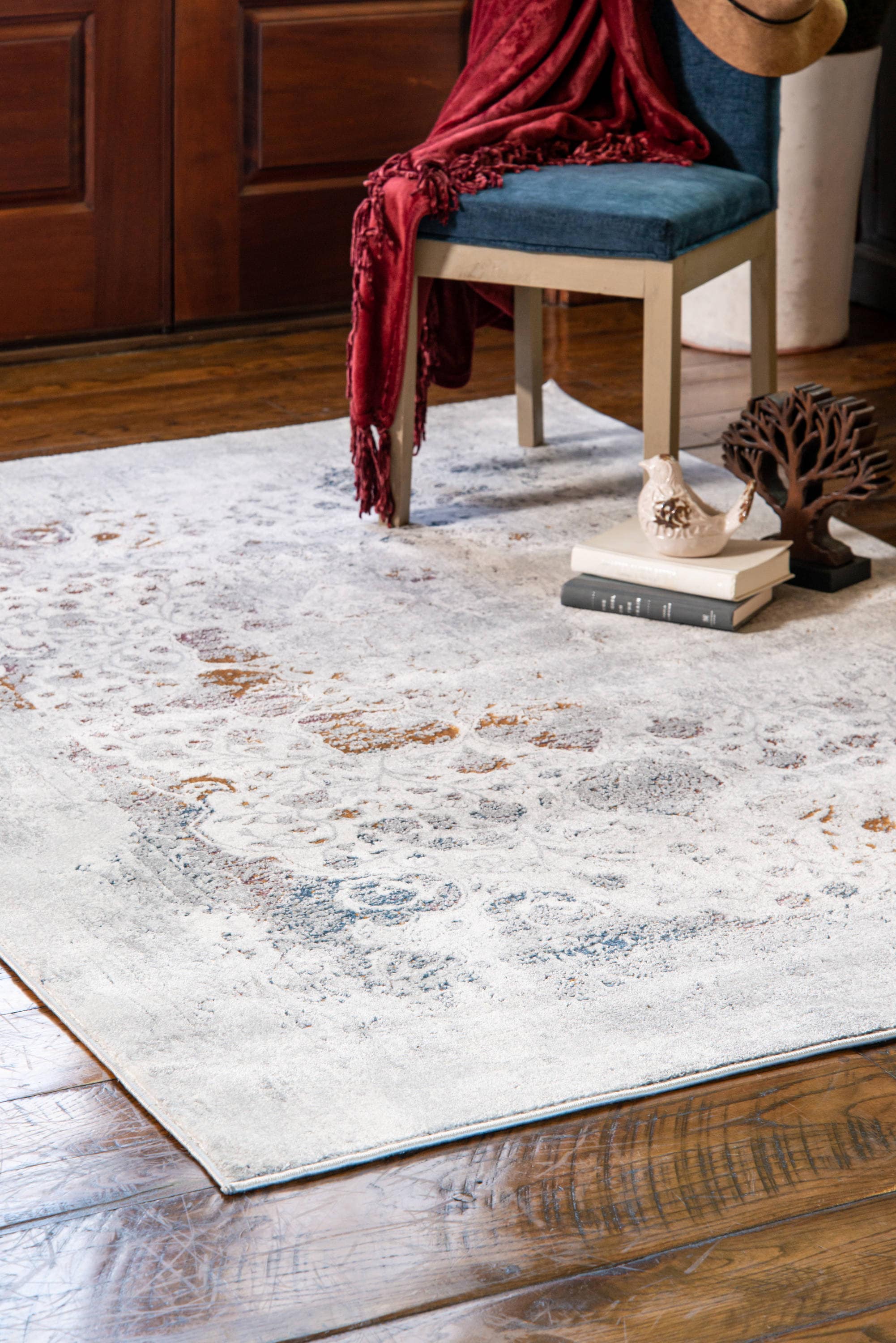 United Weavers Of America 4525 10333 24 Madrid 2 x 3 (ft) Polyester Brick Rectangular Indoor Medallion Area rug