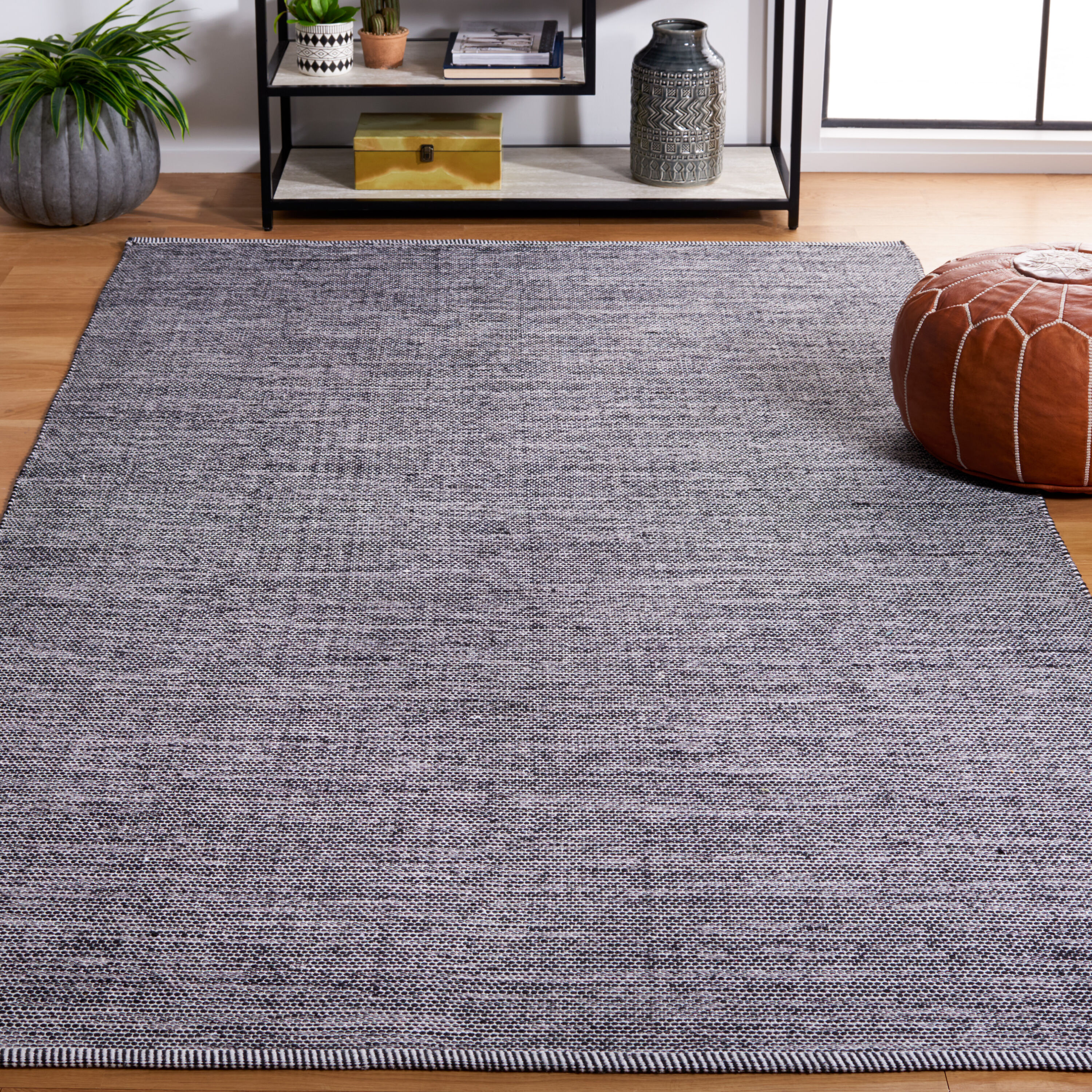  Montauk 701 Black/Ivory Solid / Tonal 4ft x 6ft Small Rectangle Rug