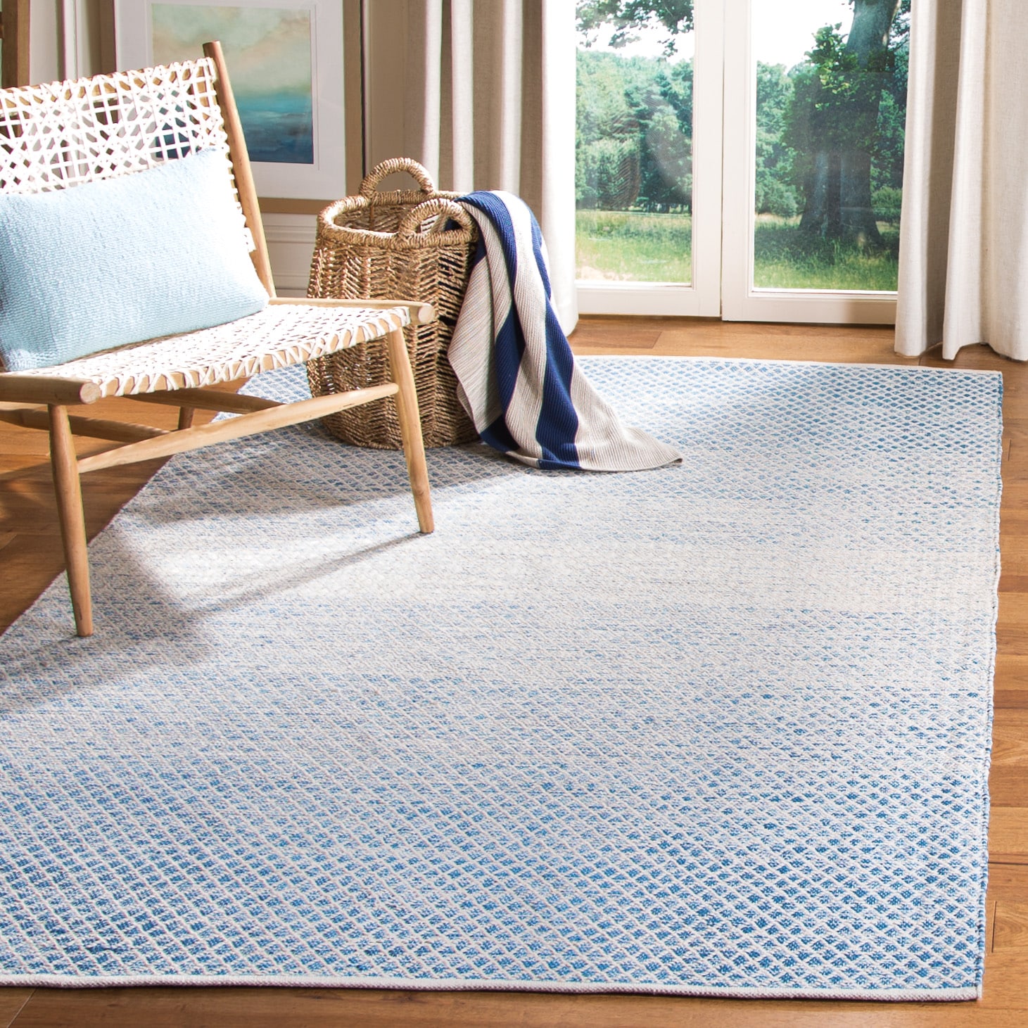 Safavieh MTK601B-6SQ Montauk Mindil 6 x 6 (ft) Cotton Blue/Ivory Square Indoor Ombre Coastal Area rug