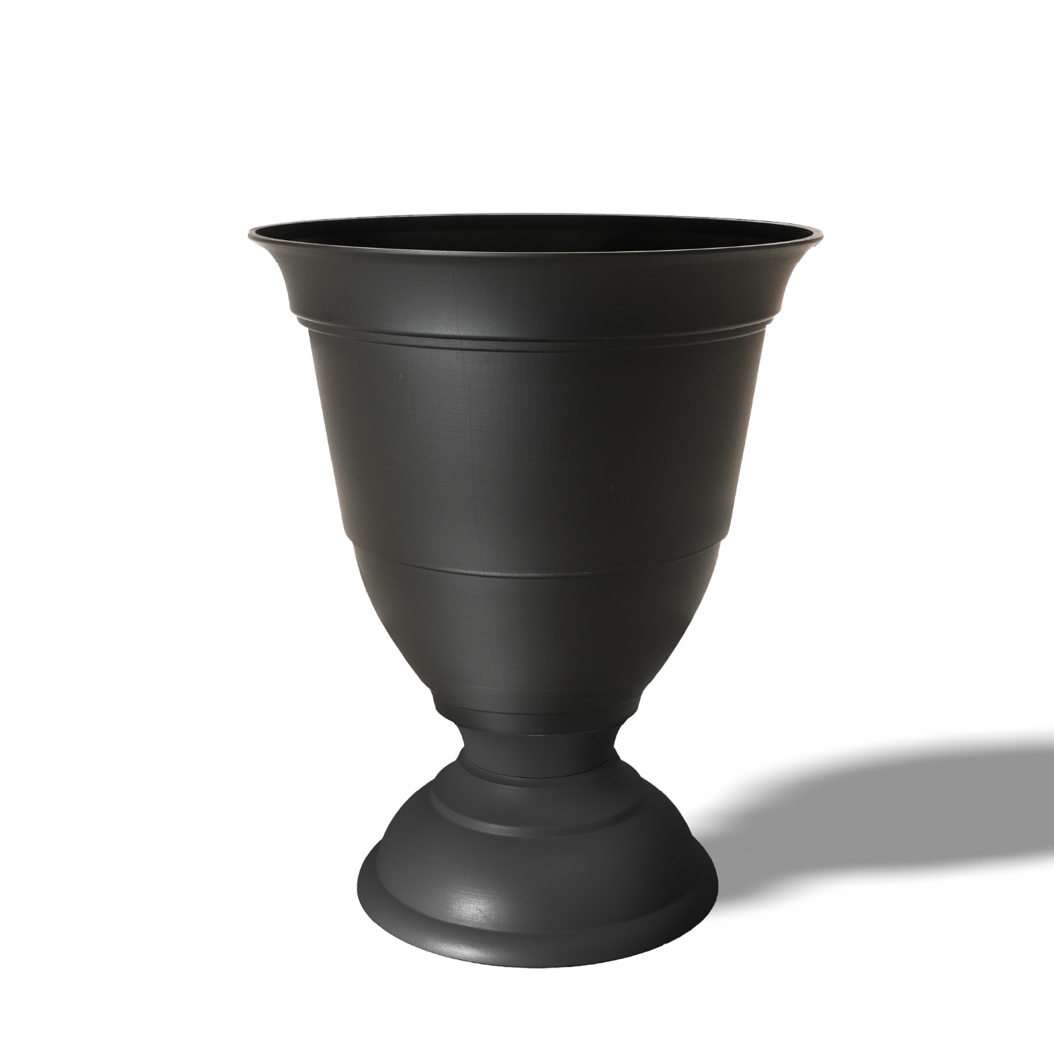 Style Selections DU2132FA-BLK Round 15.91-in W x 19-in H x Black Recycled plastic Indoor/Outdoor Planter