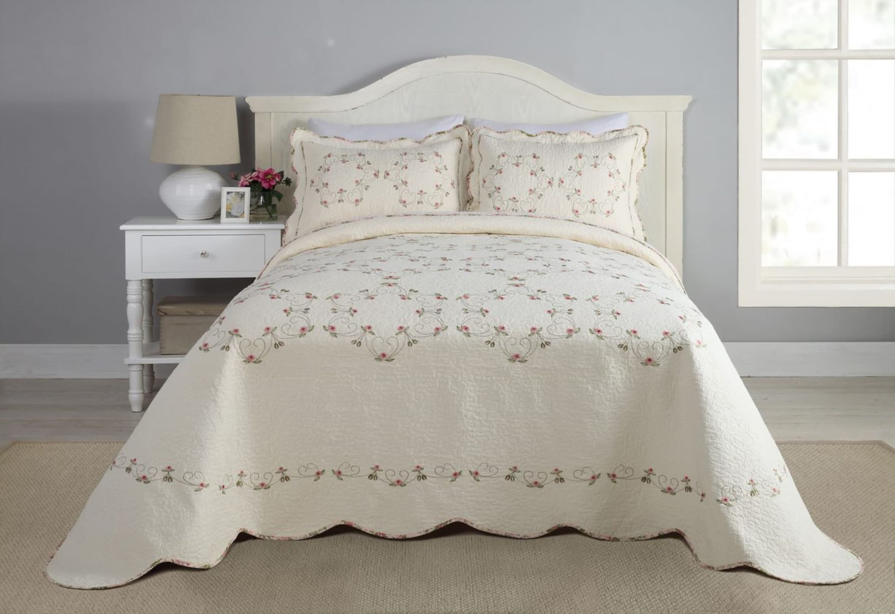 Modern Heirloom Felisa Bedspread Multi Floral King Bedspread (Cotton with  Cotton Fill) in the Comforters  Bedspreads department at