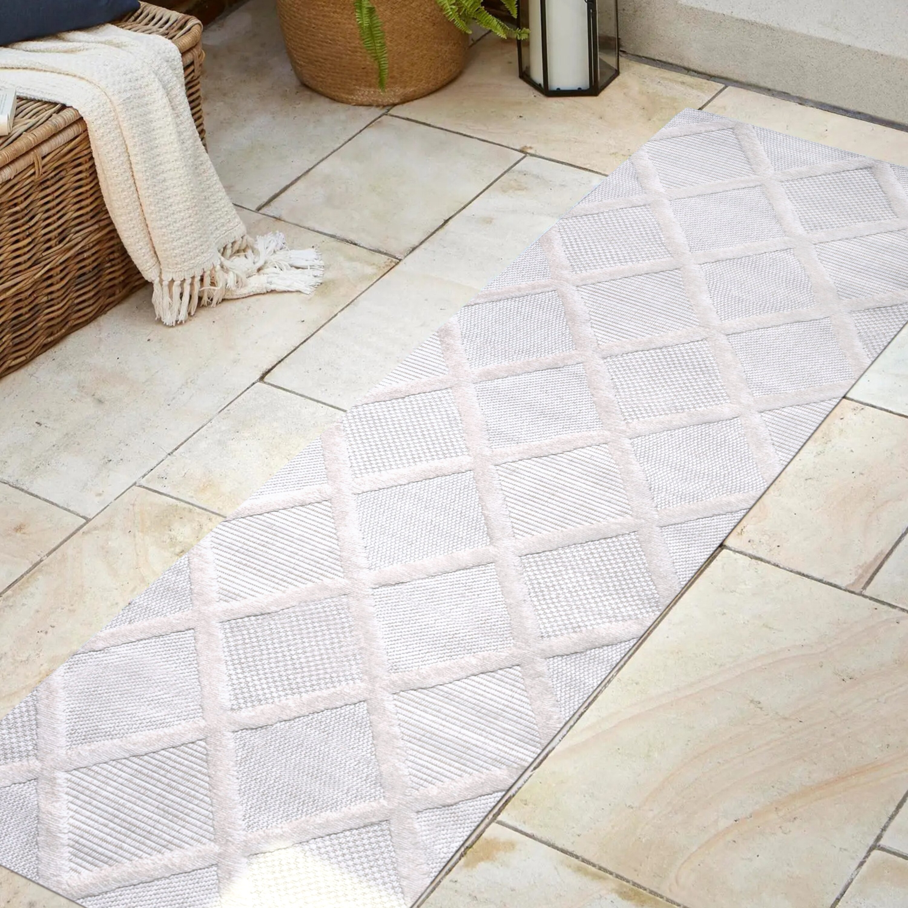 Mediterranean Ivory Trellis 2x8 Indoor/Outdoor Synthetic Rug