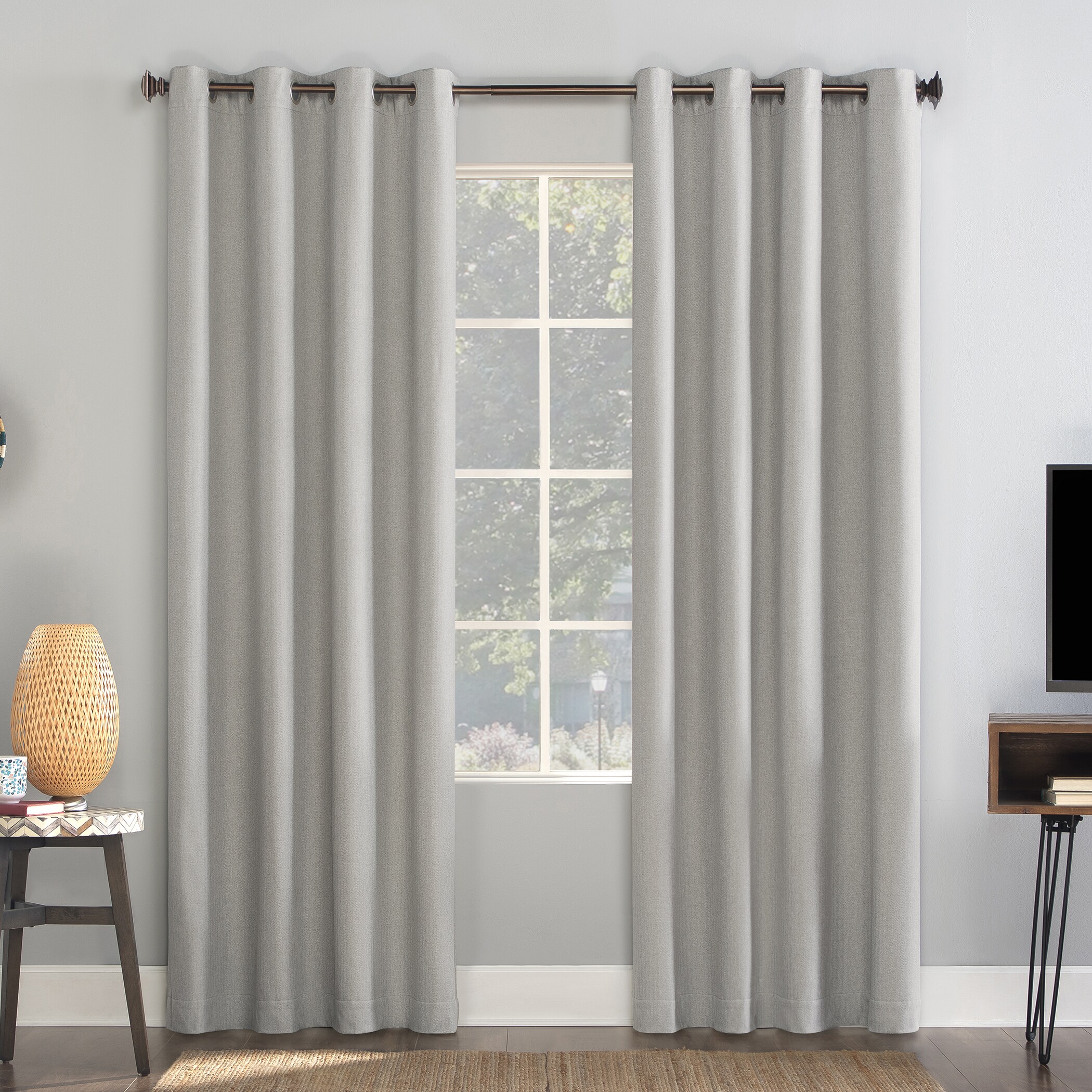 Sun Zero 84-in Sterling Blackout Standard Lined Grommet Single Curtain ...