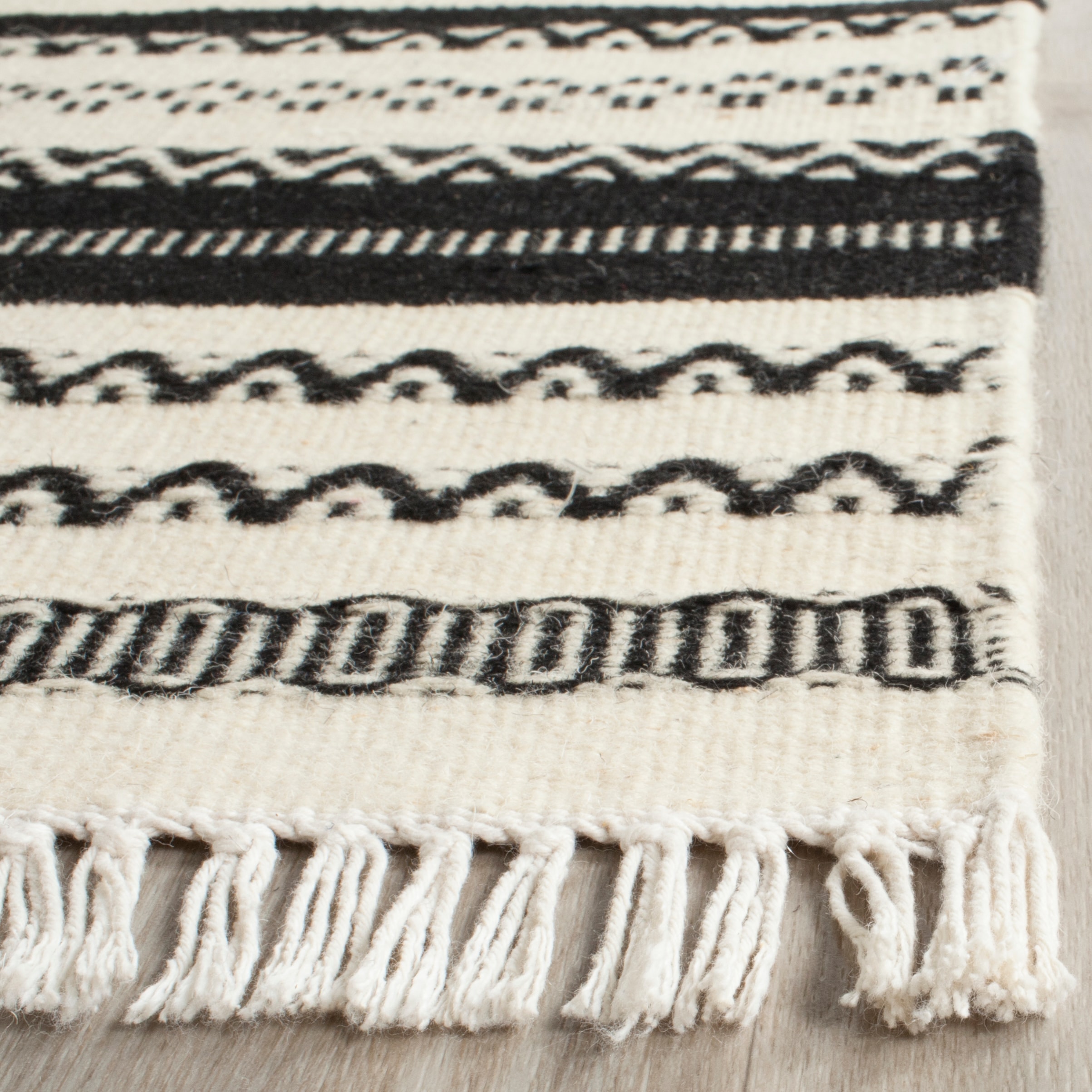 Safavieh KLM101C-4 rugs - View #3