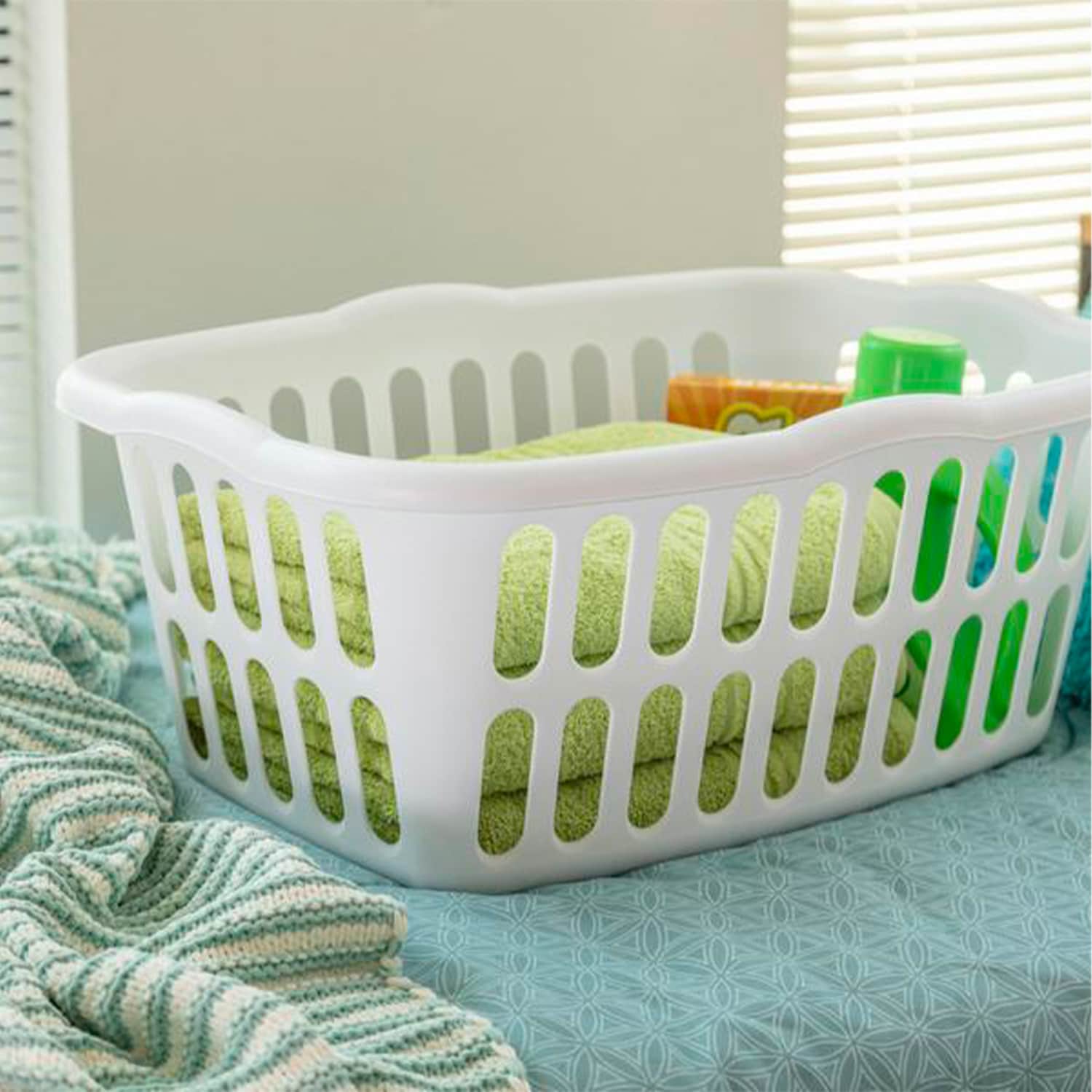 White Stackable Plastic Laundry Baskets, 12-Pack, 1.5 Bushel