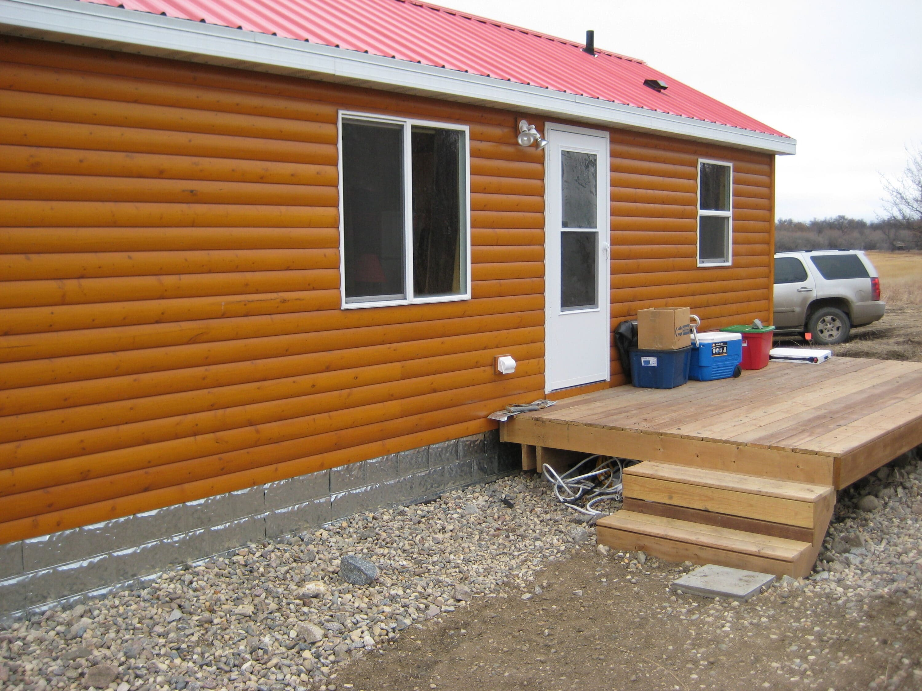FHAcompliant and noncompliant mobile home skirting and bracing