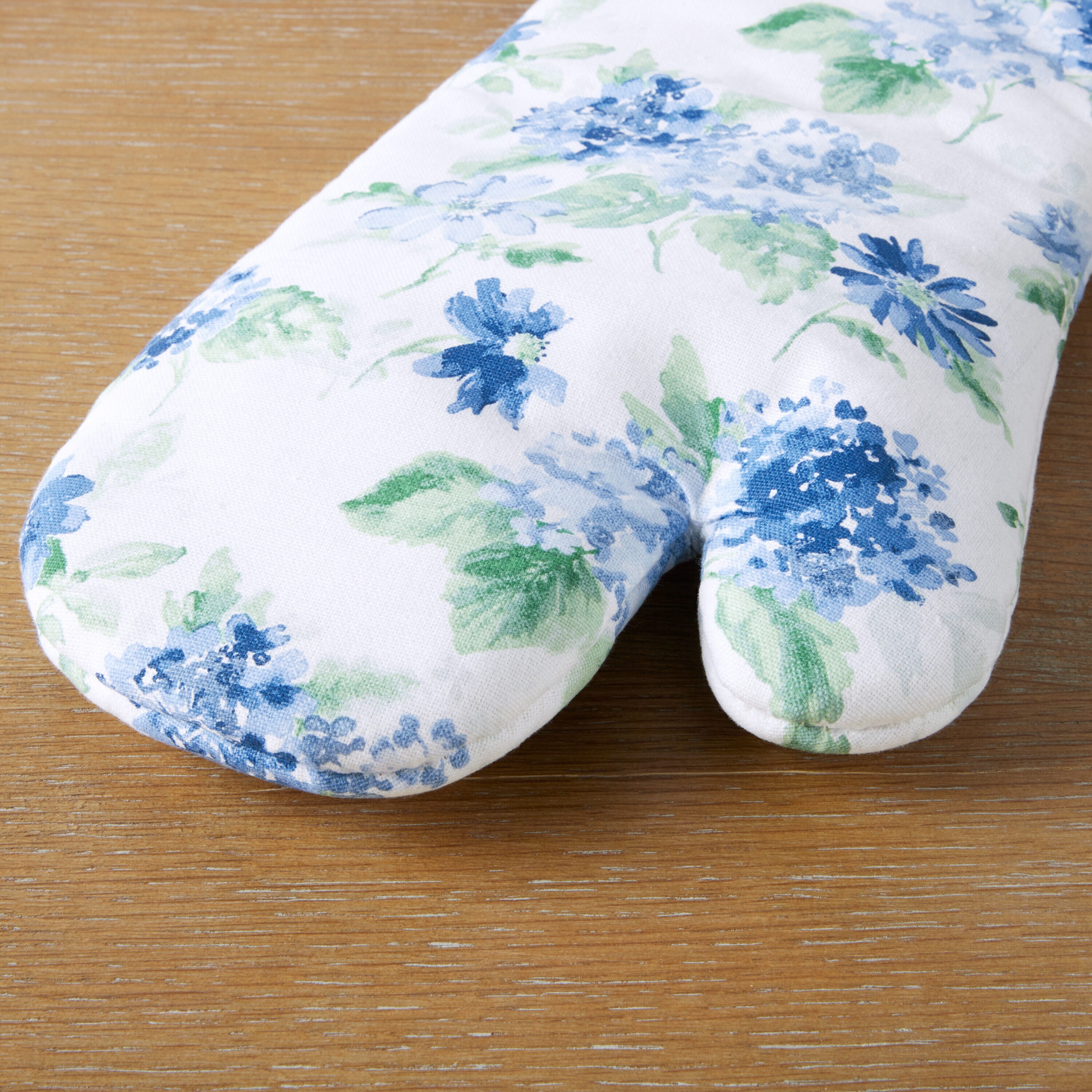 Blue and Beige Flowers Oven Mitt and Pot holder Set Heat Resistant