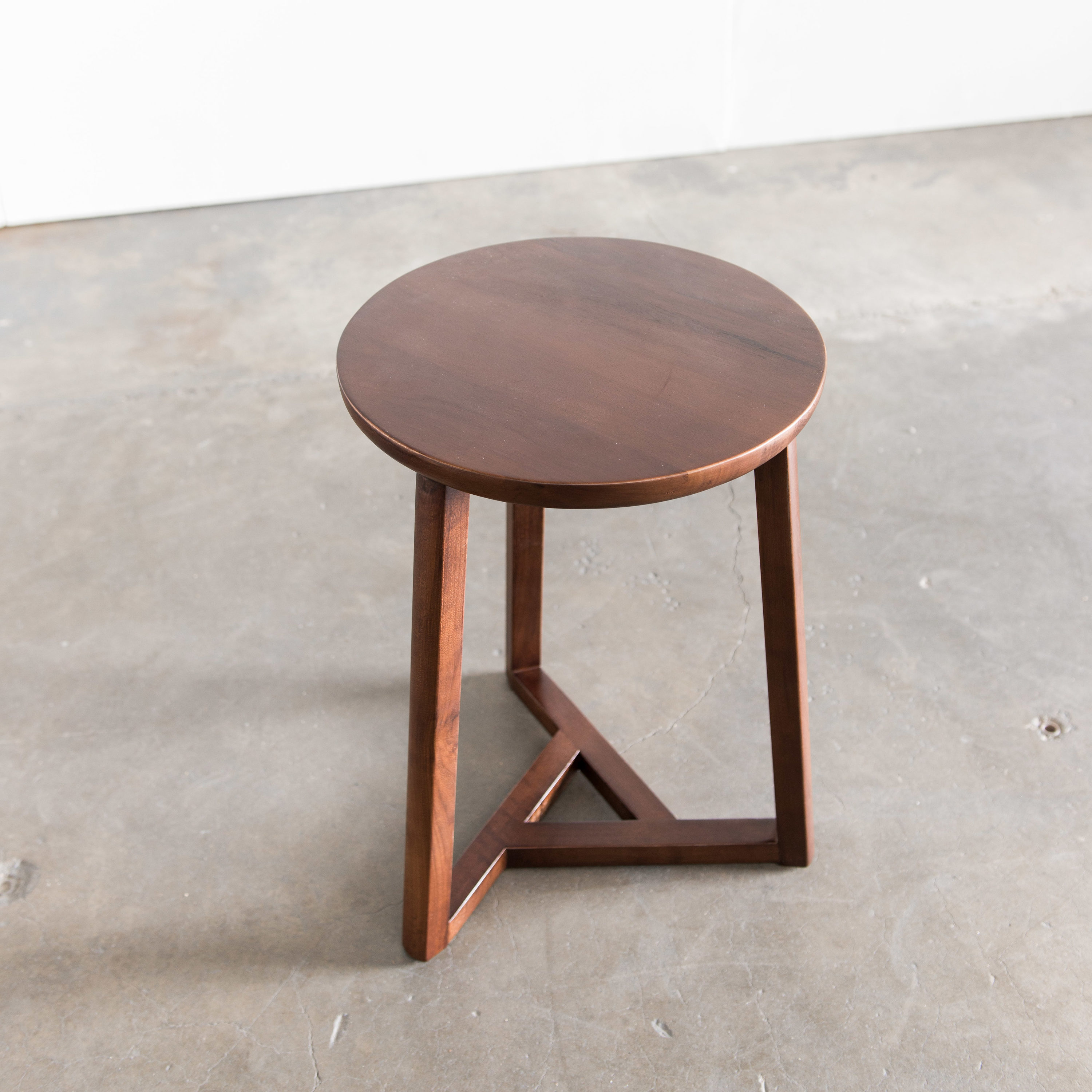 oslo round end table