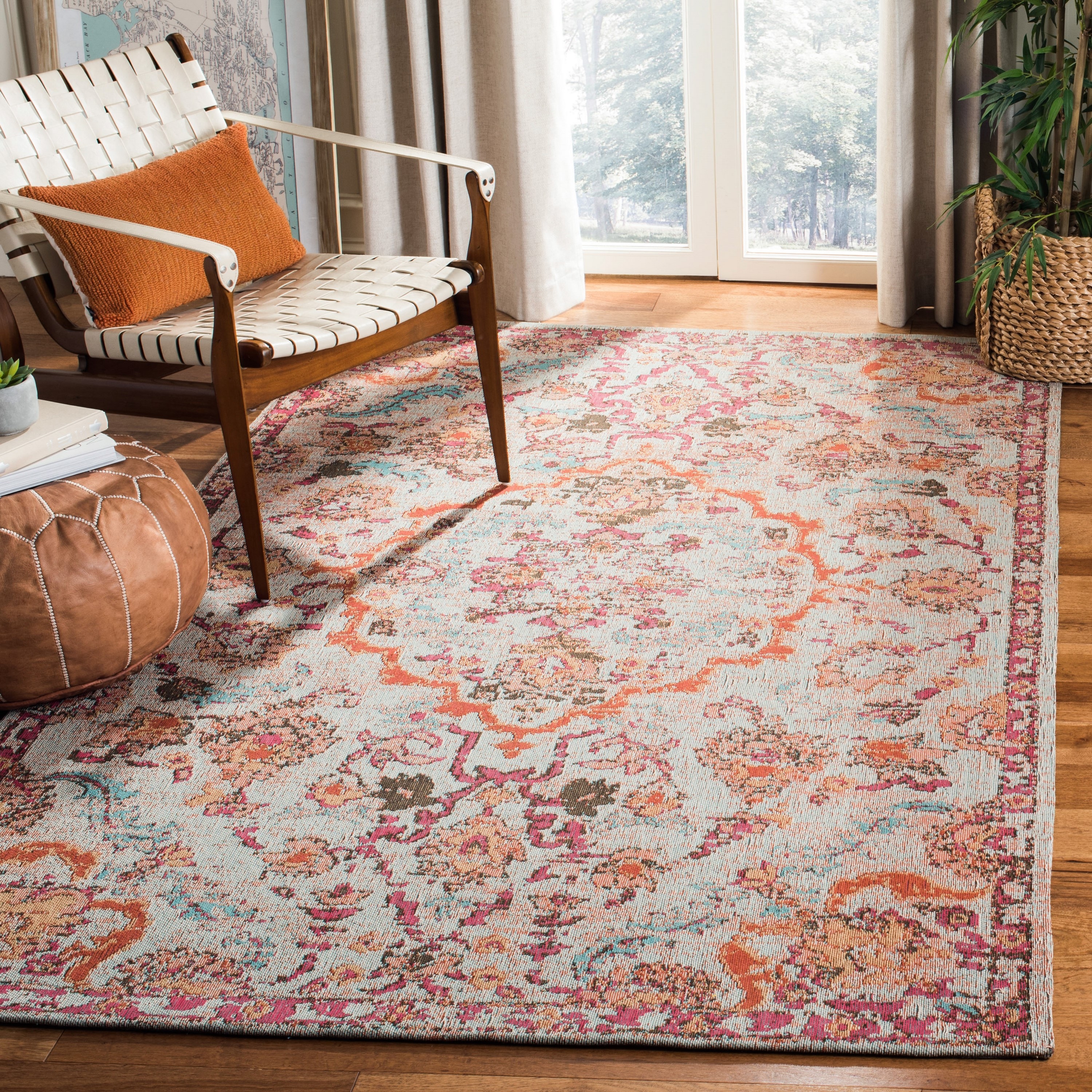 Safavieh CLV102Q-4 Classic Vintage Sienta 4 x 6 (ft) Loomed Polyester Red/Beige Rectangular Indoor Distressed/Overdyed Vintage Area rug