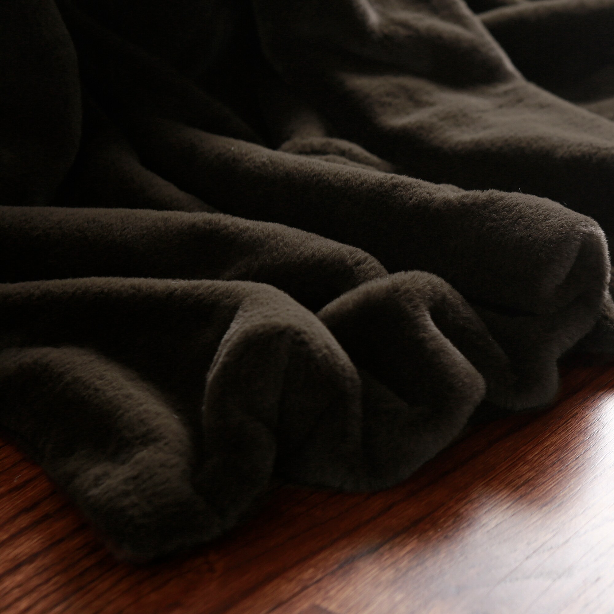 Best Home Fashion THROW-LX-FUR-60-CHOC Blankets-And-Throws - View #3