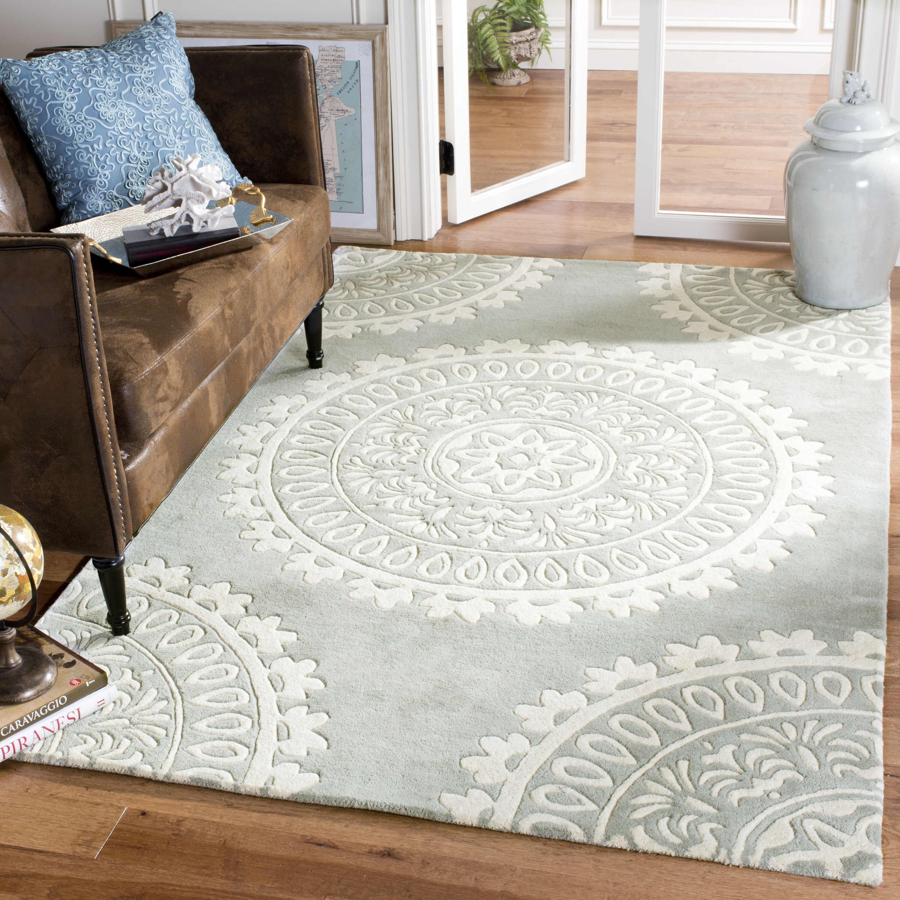 Bella Gray and Ivory Hand-Tufted Wool Area Rug
