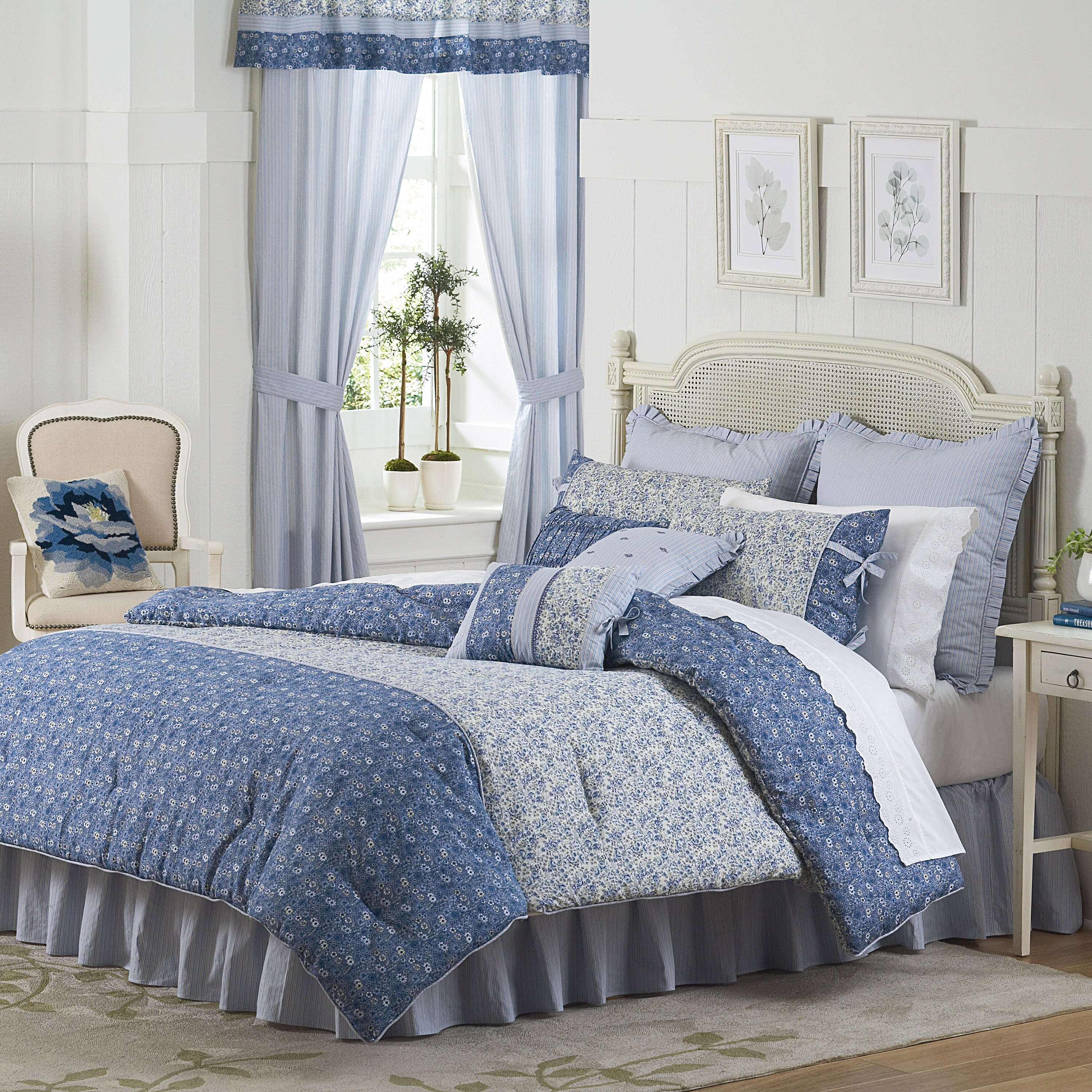 Mary Jane's Home 80PHC38110SC3303 Dora 4-Piece Blue Queen Comforter Set