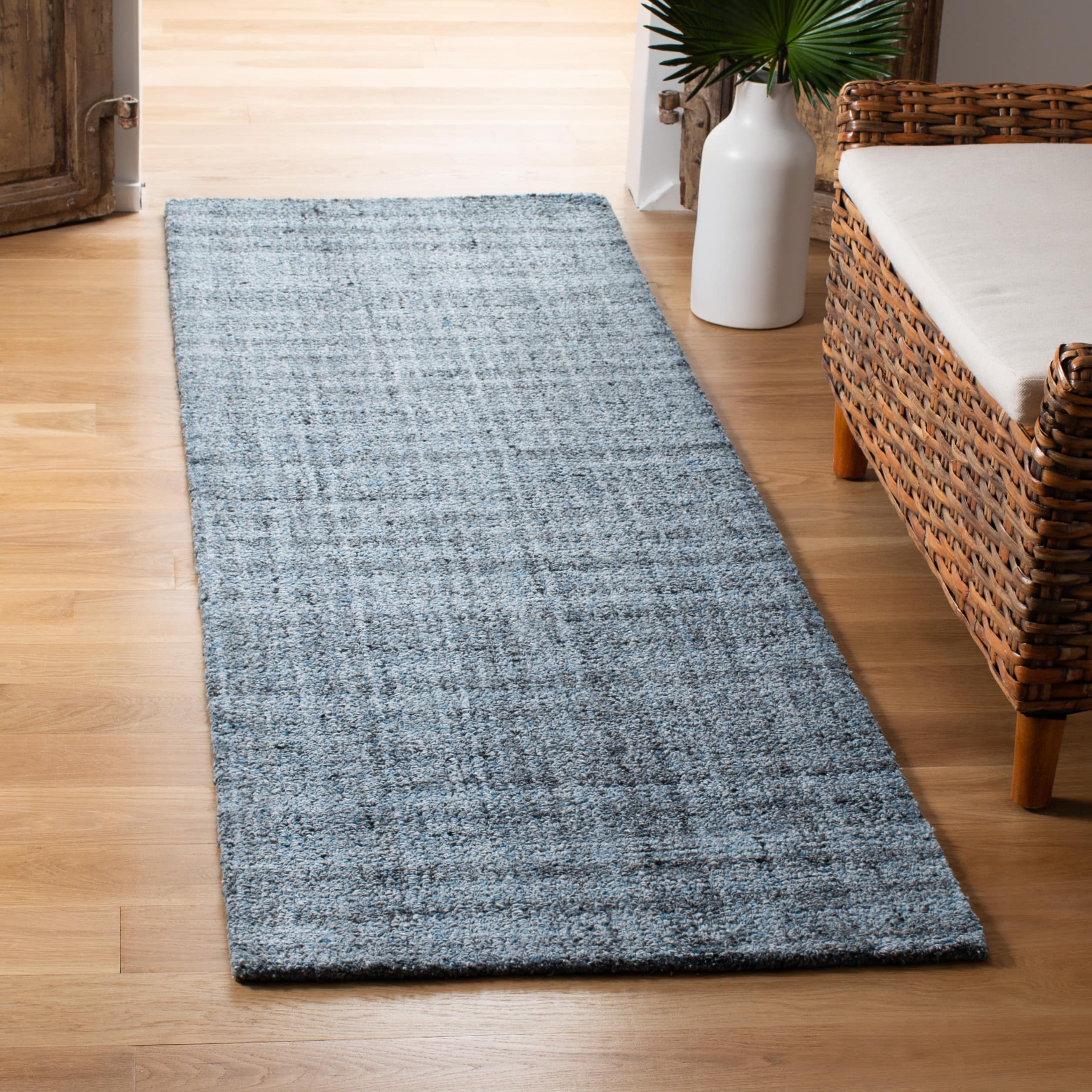 Safavieh ABT604M-28 Abstract Aya 2 x 8 (ft) Tufted Synthetic Blue/Black Rectangular Indoor Distressed/Overdyed Farmhouse/Cottage Runner rug
