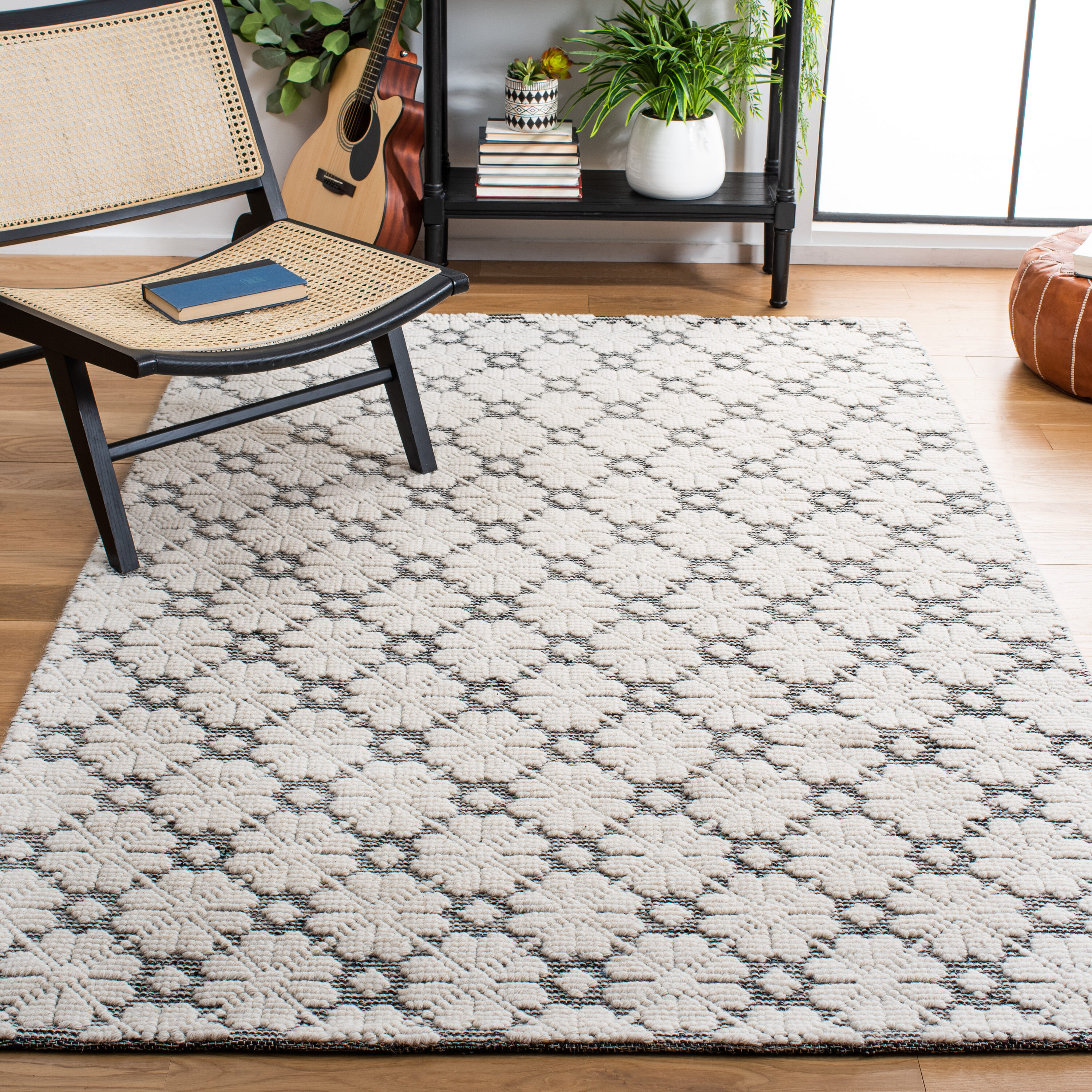 Safavieh VRM303Z-4 Vermont Cornwall 4 x 6 (ft) Wool Ivory/Black Rectangular Indoor Abstract Area rug