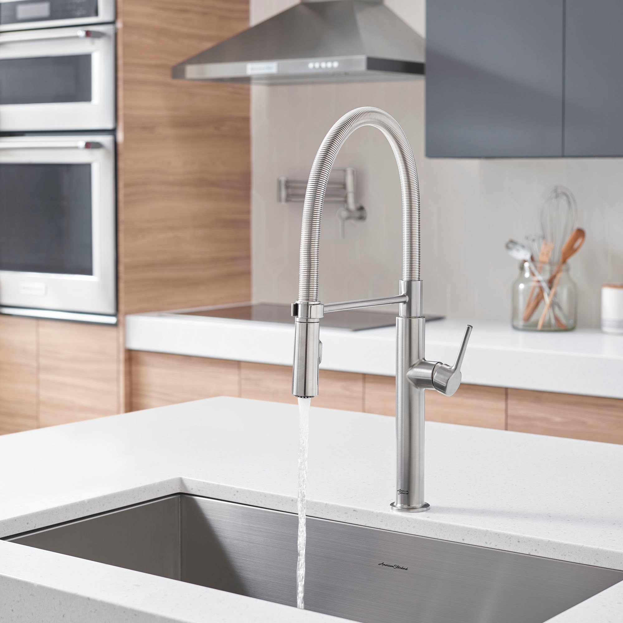 Stainless Steel Semi-Pro Pull-Down Kitchen Faucet with Spray