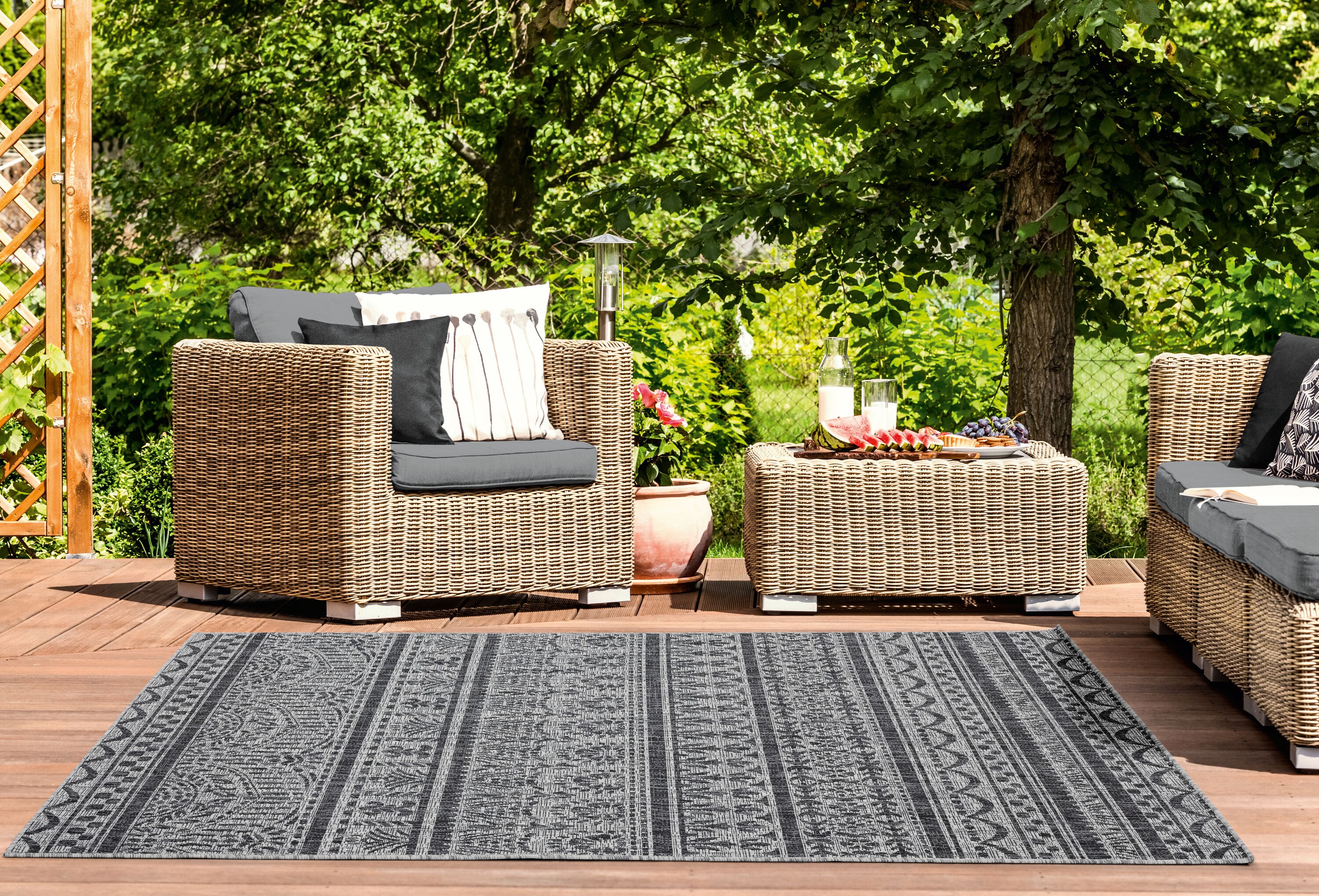 United Weavers Of America 3900 10170 912 Augusta 8 x 11 (ft) Polypropylene Black Rectangular Indoor Geometric Area rug