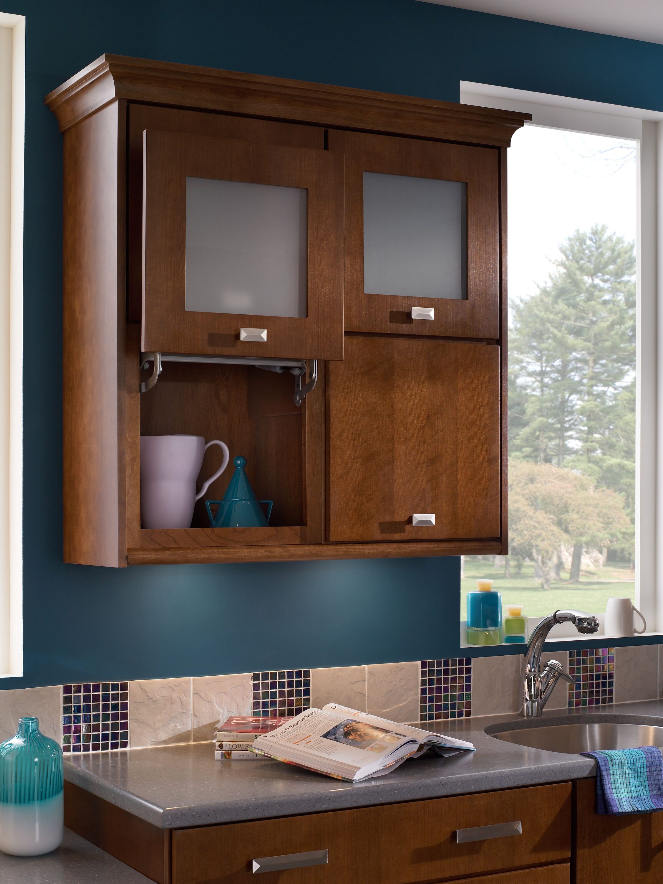 Schuler Cabinetry LKSCH.PRIE.QSN.CHST Cabinet-Samples - View #2