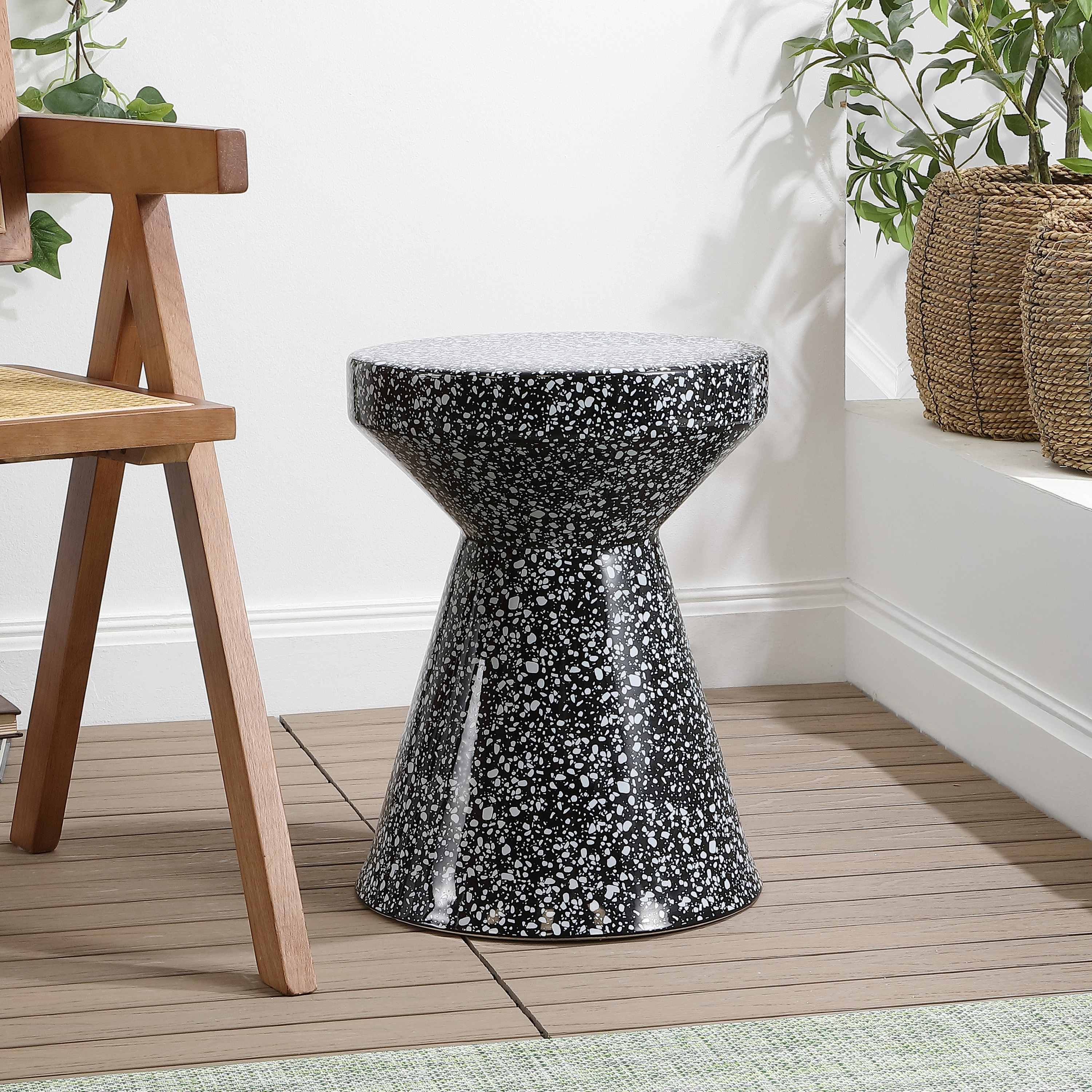 JONATHAN Y Xenia Bohemian Terrazzo 17.75-in Black/White Ceramic Barrel Garden Stool #TBL1032B