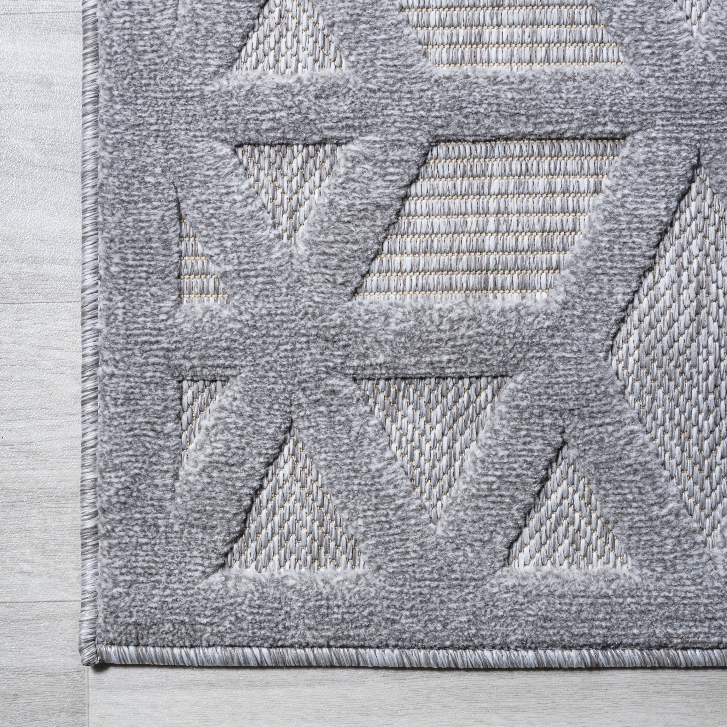 Talaia Light Gray Geometric Synthetic Indoor/Outdoor Rug