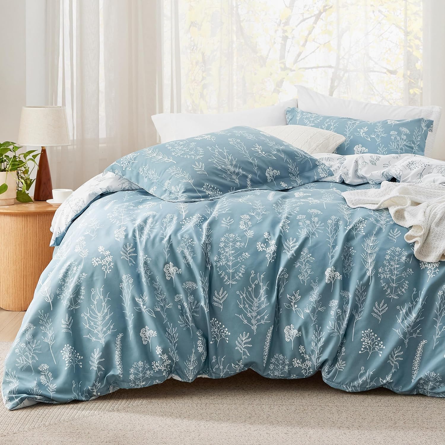 Bedsure 98x98 Oversized Queen 3-Piece Blue Plants Comforter Set