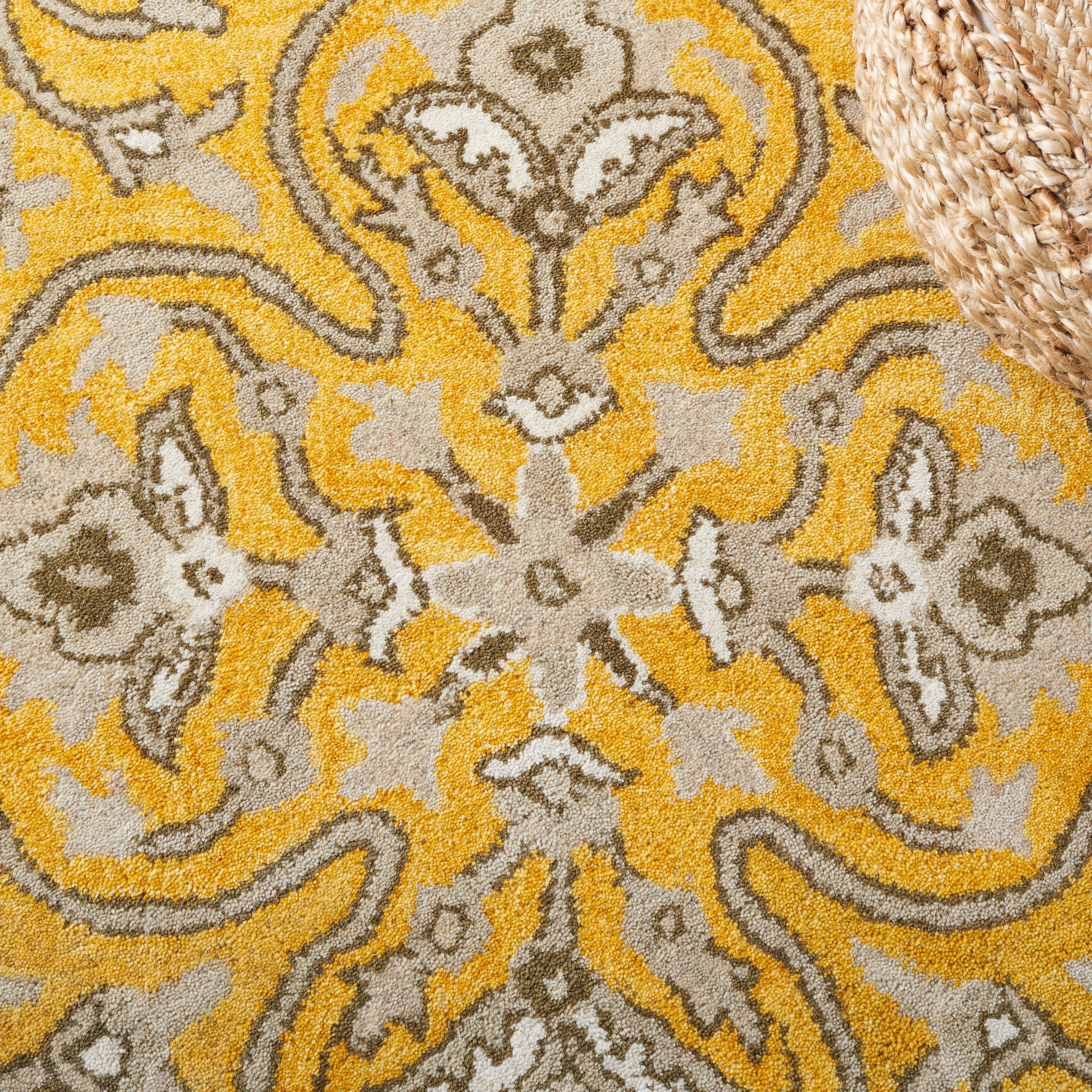 Safavieh BEL673A-24 rugs - View #6