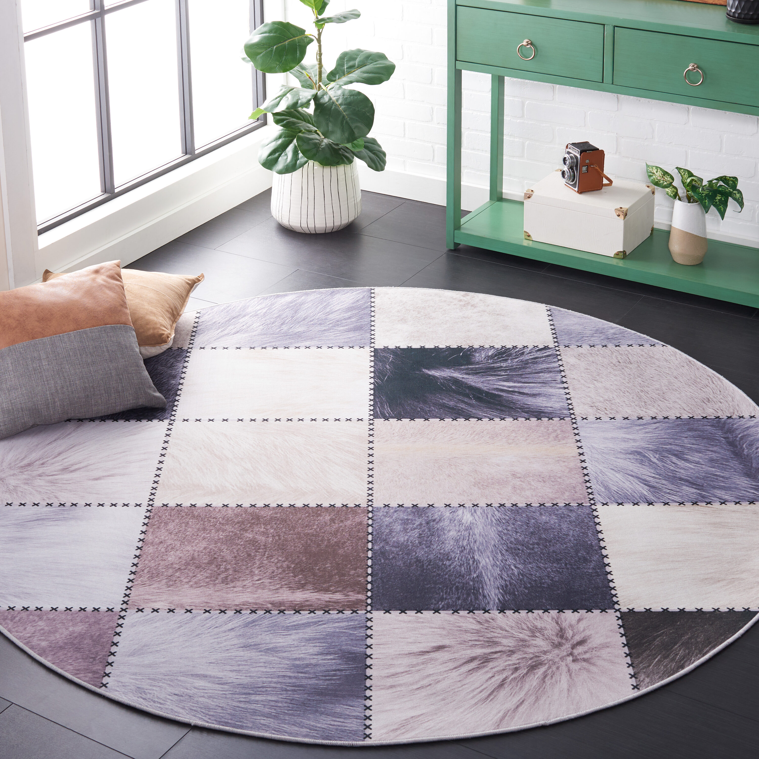 Safavieh FAH519B-6R Faux Hide 6 x 6 (ft) Loomed Polyester Beige/Gray Round Indoor Block Machine washable Area rug