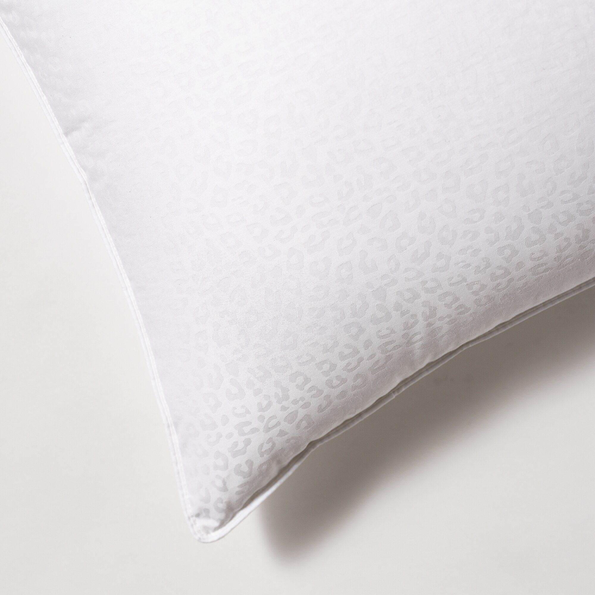 CosmoLiving by Cosmopolitan BMI-20434L-1 Bed-Pillows - View #2