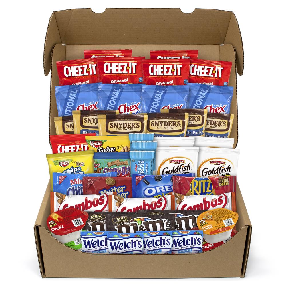 Snack Box Pros Party Snack Box - Assorted Snack Mix with Welch's Fruit  Snacks, M&M Candies, Goldfish Crackers, and More - 45 Handpicked Snacks
