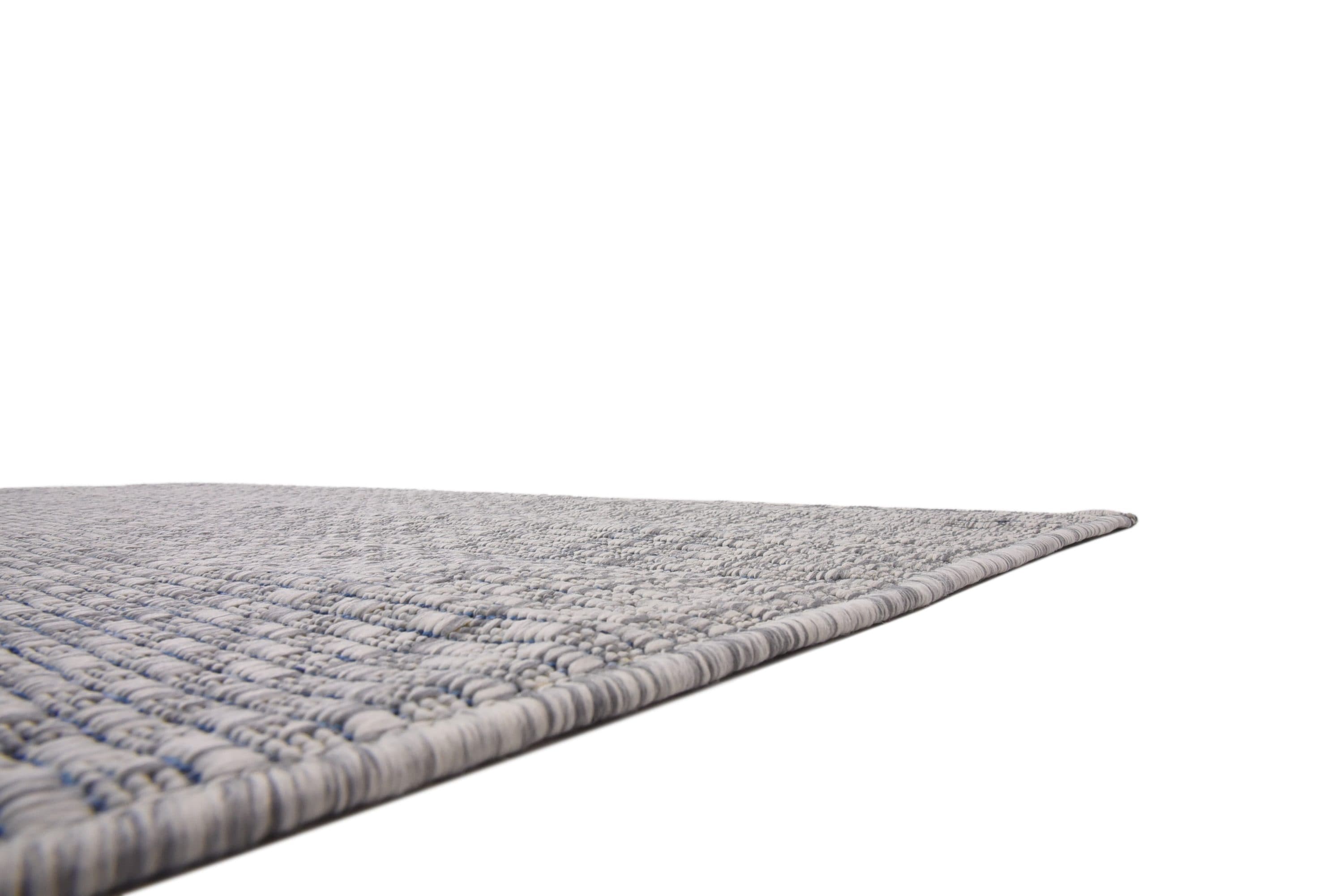 Light Gray Easy-Care Synthetic Outdoor Rug 4' x 6'