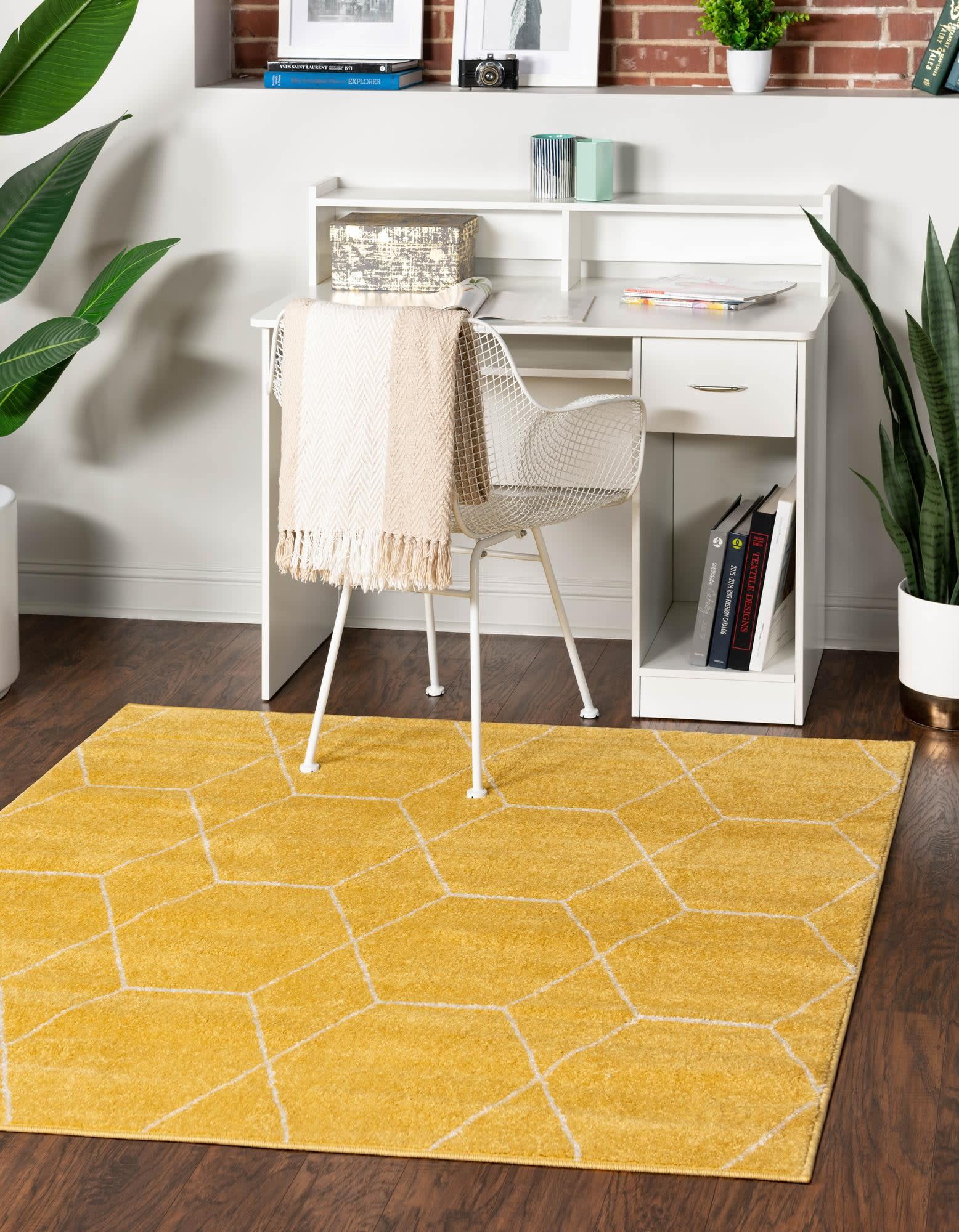 Unique Loom 3151631 Trellis Frieze 7 x 7 (ft) Loomed Polypropylene Yellow Square Indoor Trellis Area rug