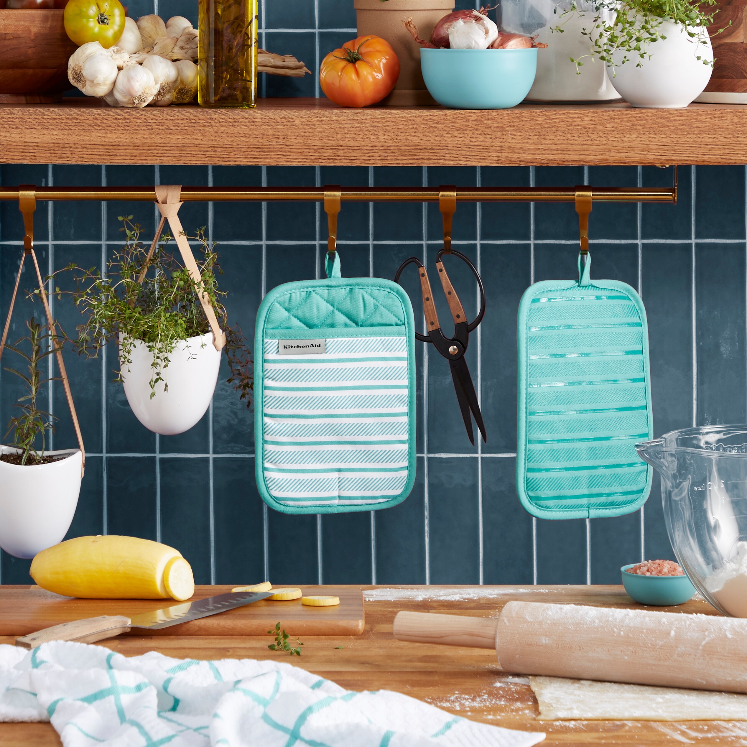 KitchenAid Albany Pot Holder Set - 2 Pack - Durable Heat Resistant Cotton -  Slip-Resistant - Aqua Sky Blue - 7x10 Inches - by Hastings Home in the  Kitchen Towels department at