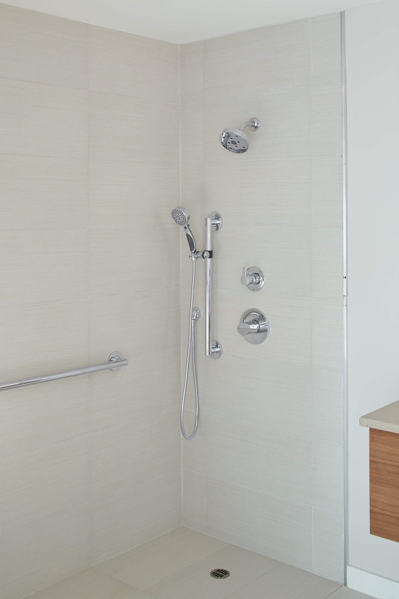 Delta T11861-SS Bath-Shower-Facc - View #6