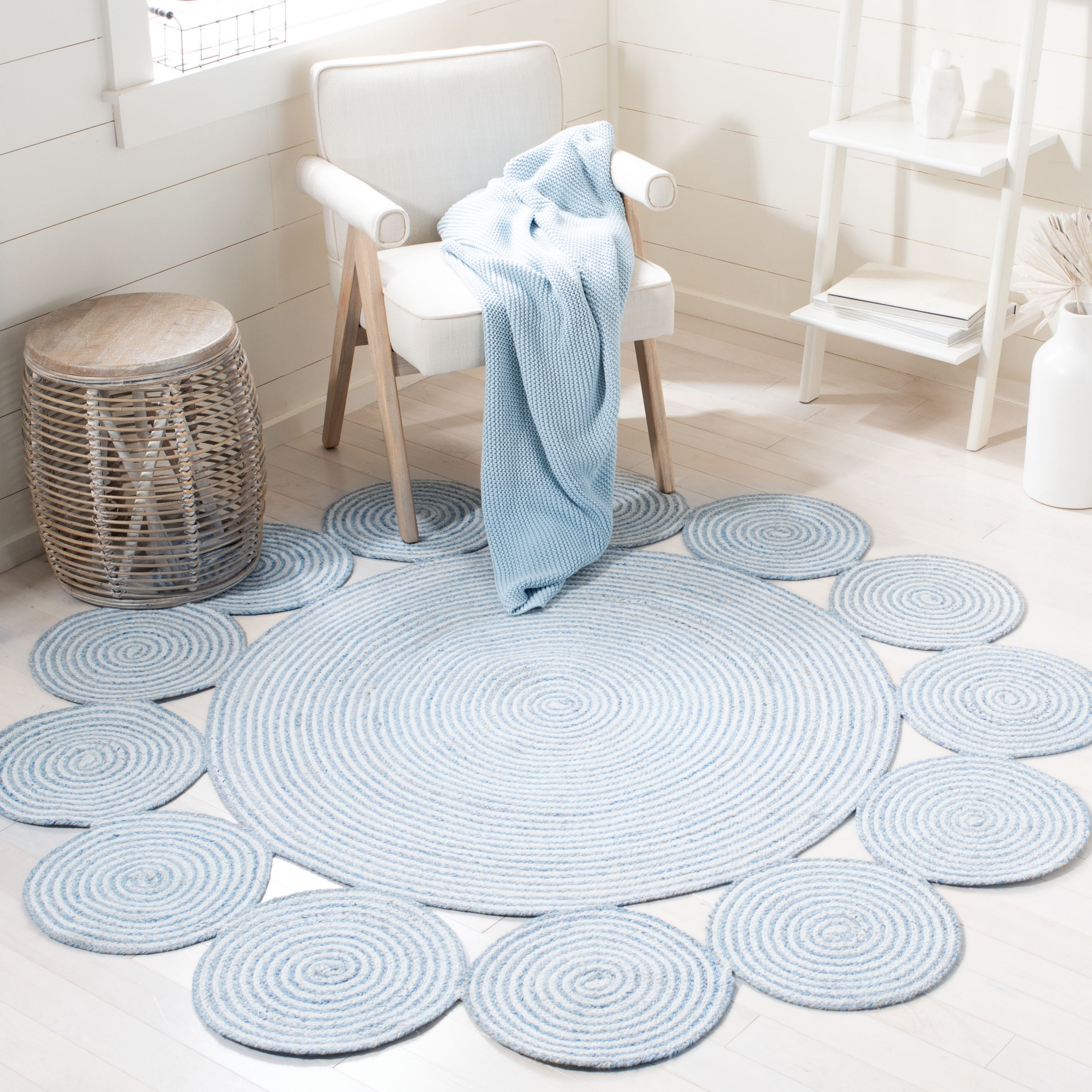 Safavieh CAP230M-4R Cape Cod Flavie 4 x 4 (ft) Polyester Blue/Ivory Round Indoor Abstract Bohemian/Eclectic Area rug