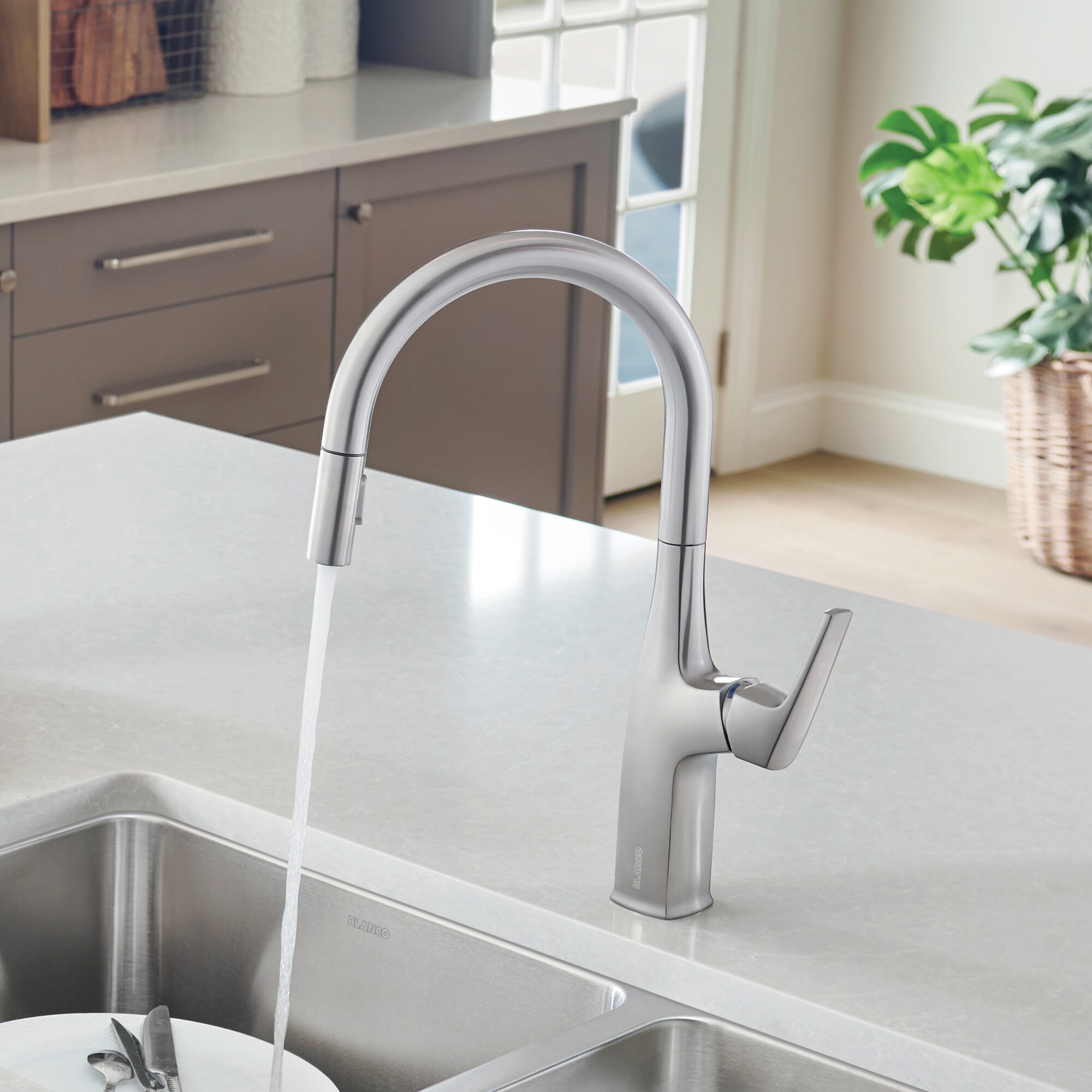 blanco kitchen faucets with pull out spray        <h3 class=