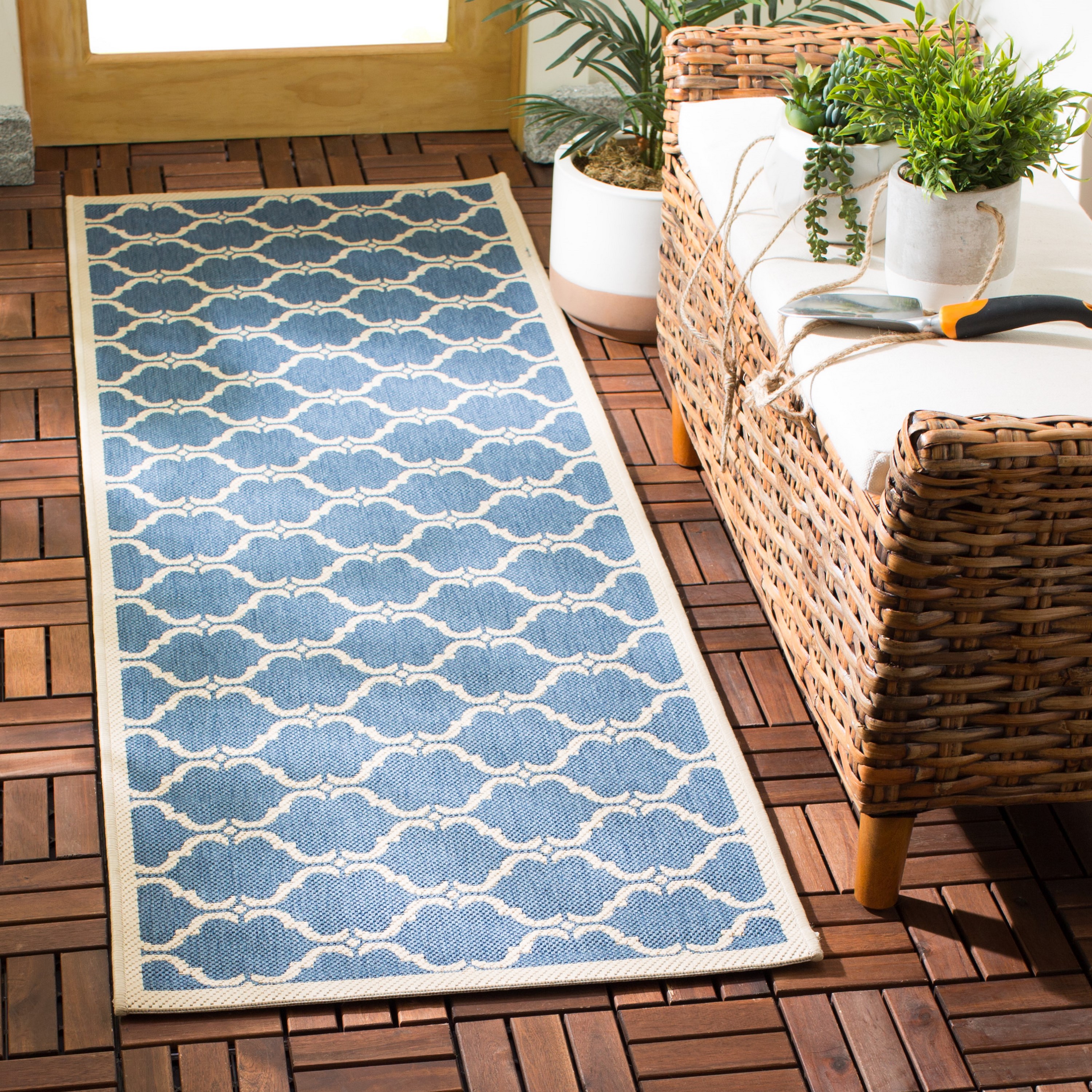 Safavieh CY6009-243-27 Courtyard Aldo 2 x 7 (ft) Loomed Polypropylene Blue/Beige Rectangular Indoor/Outdoor Trellis Coastal Runner rug