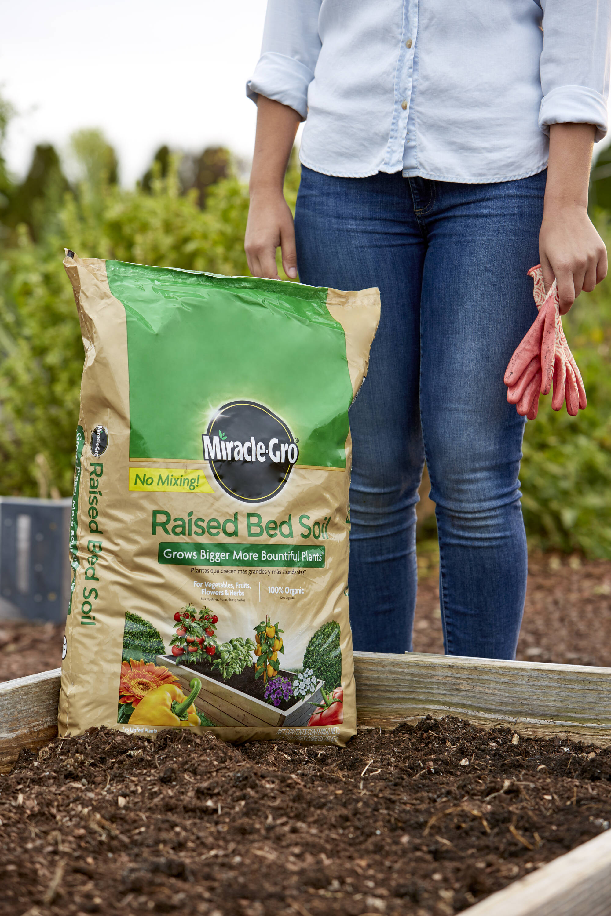 Miracle-Gro 1.5-cu Ft Fruit; Flower And Vegetable Organic Raised Bed ...