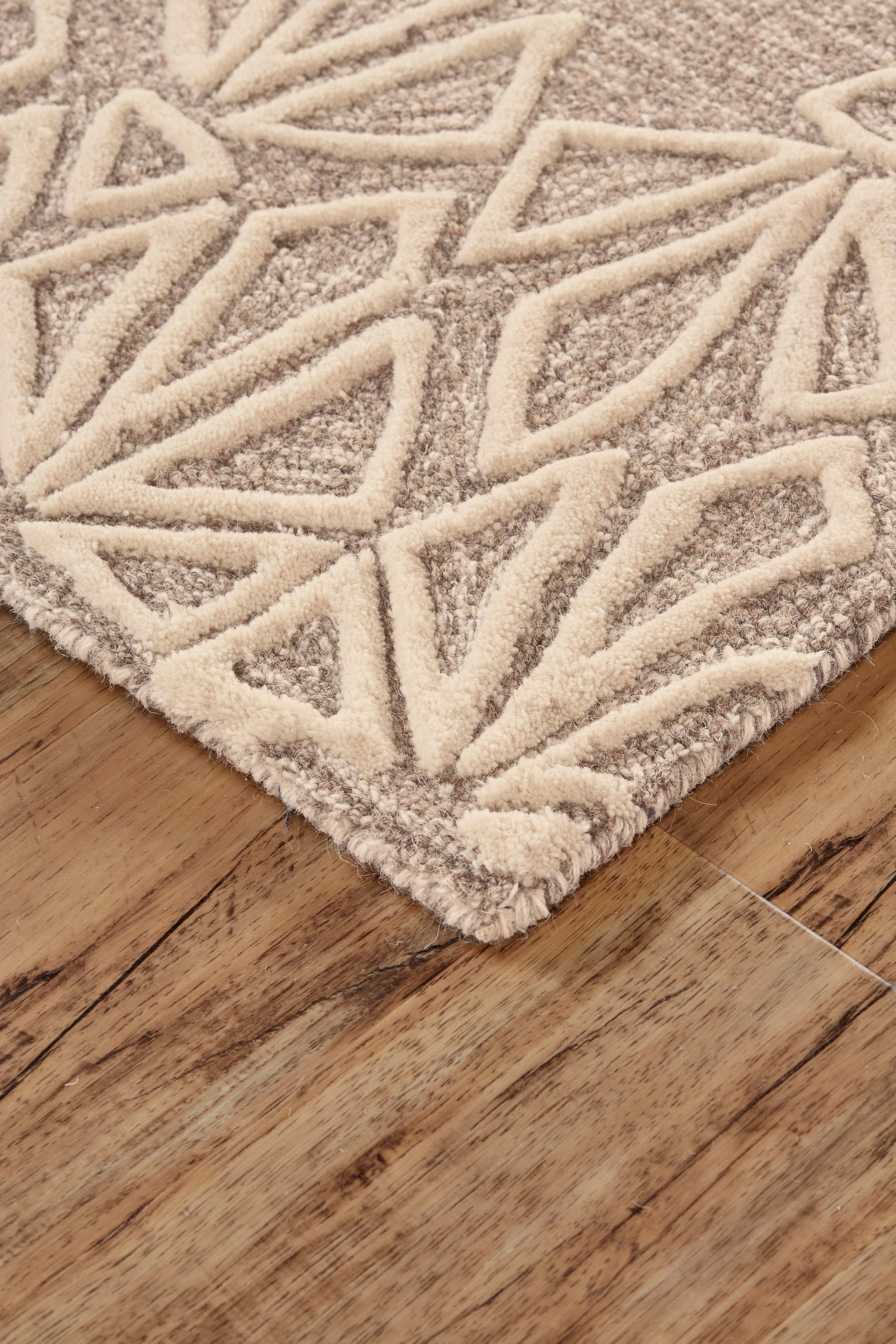 Ivory Hand-Tufted Wool Reversible Rug - 2'6" x 8'