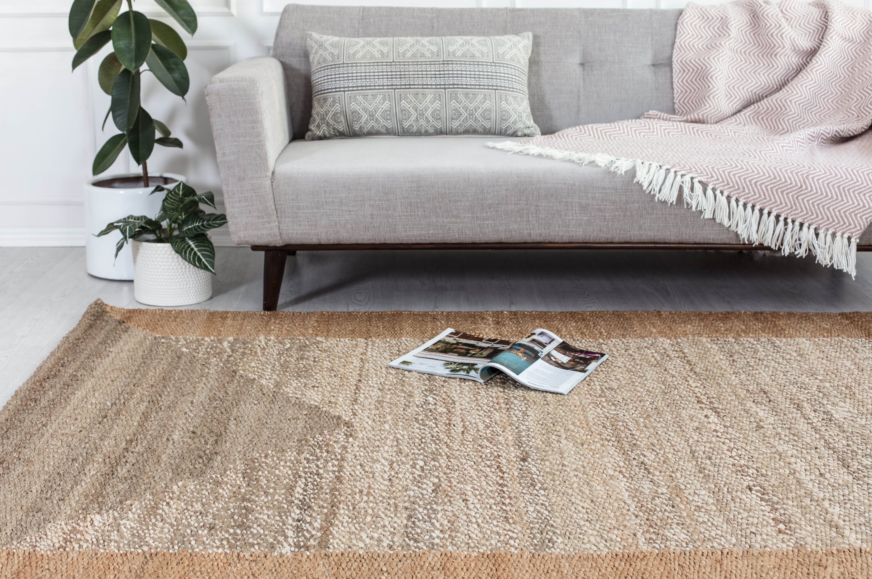 Eden Natural & Tan Handmade Jute Area Rug 5' x 8'