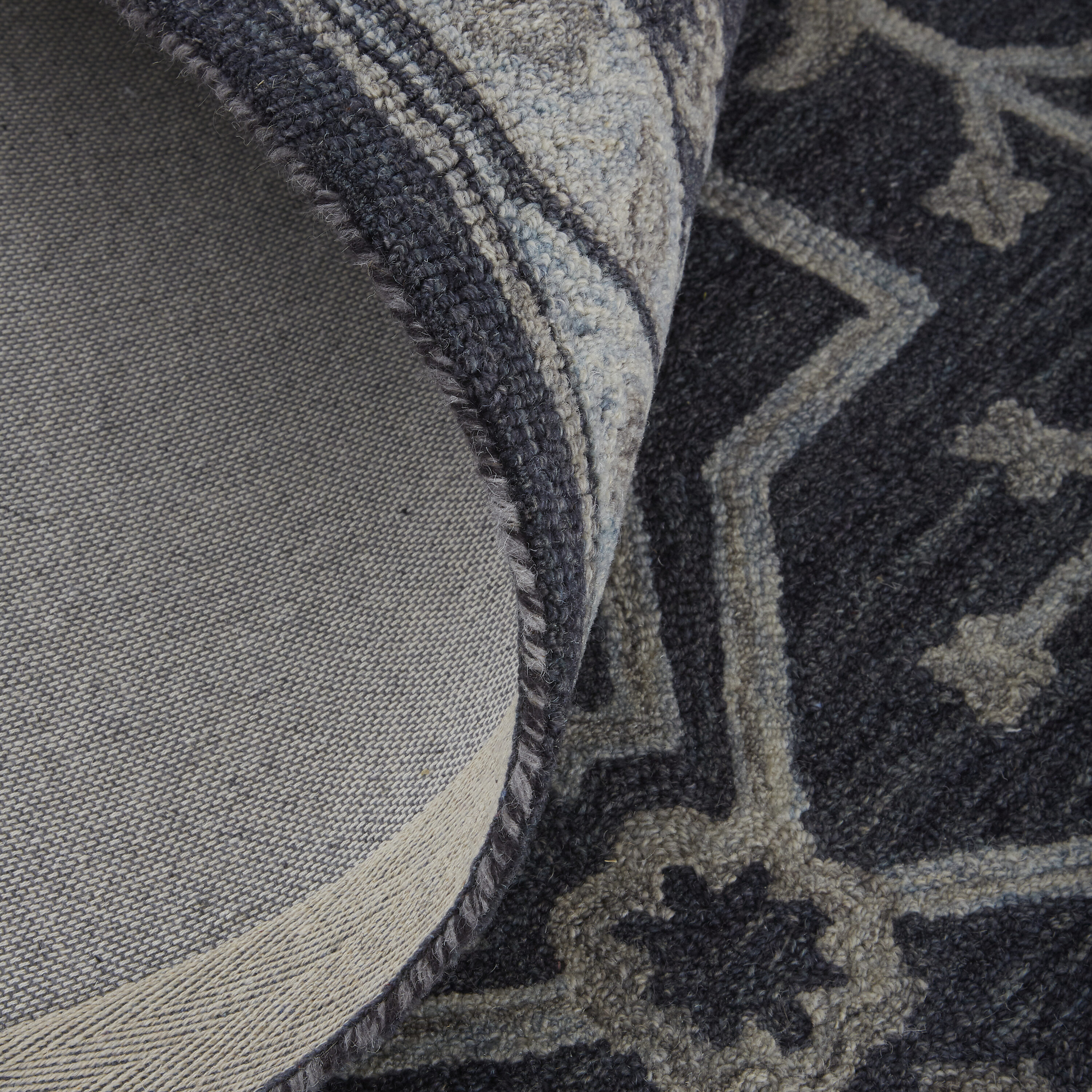Odyssey Gray Handmade Wool Tufted Rectangular Rug - 2' x 3'