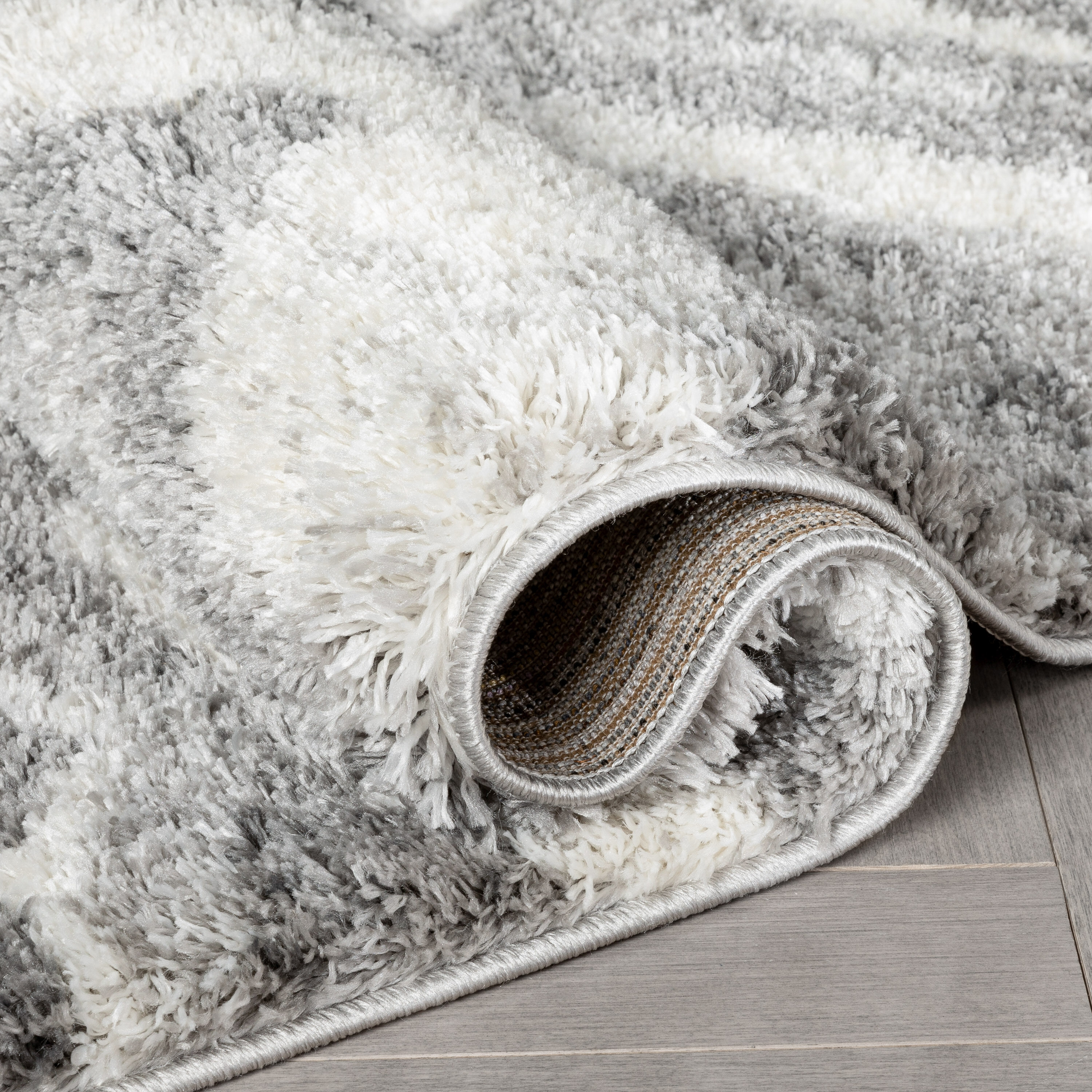 Celeste Chevron Shimmer 5'x7' Gray Synthetic Shag Rug