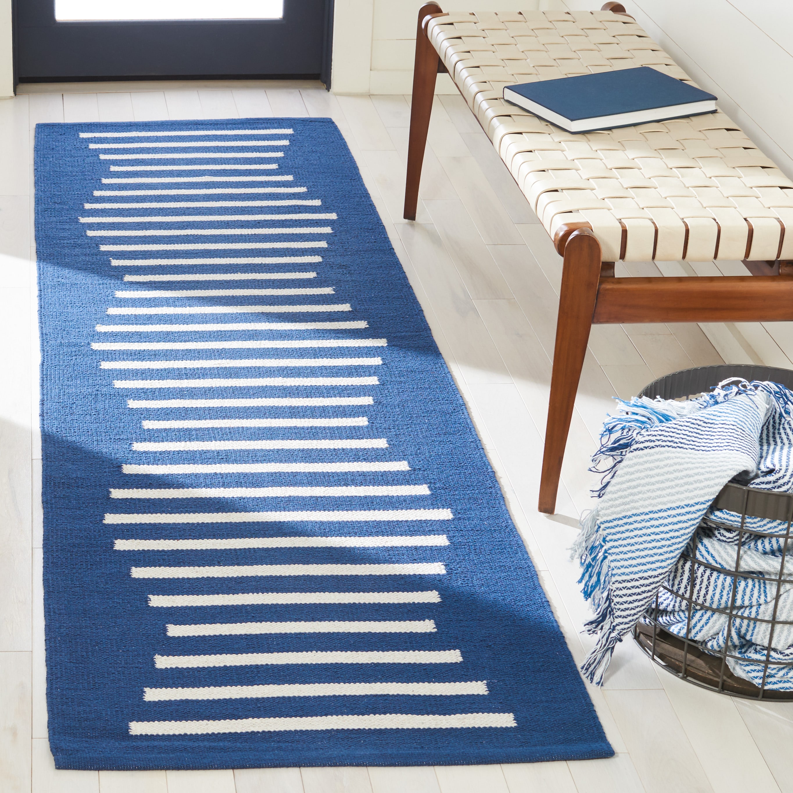 Safavieh MTK313N-28 Montauk Nicoletta 2 x 8 (ft) Cotton Navy/Ivory Rectangular Indoor Abstract Bohemian/Eclectic Runner rug
