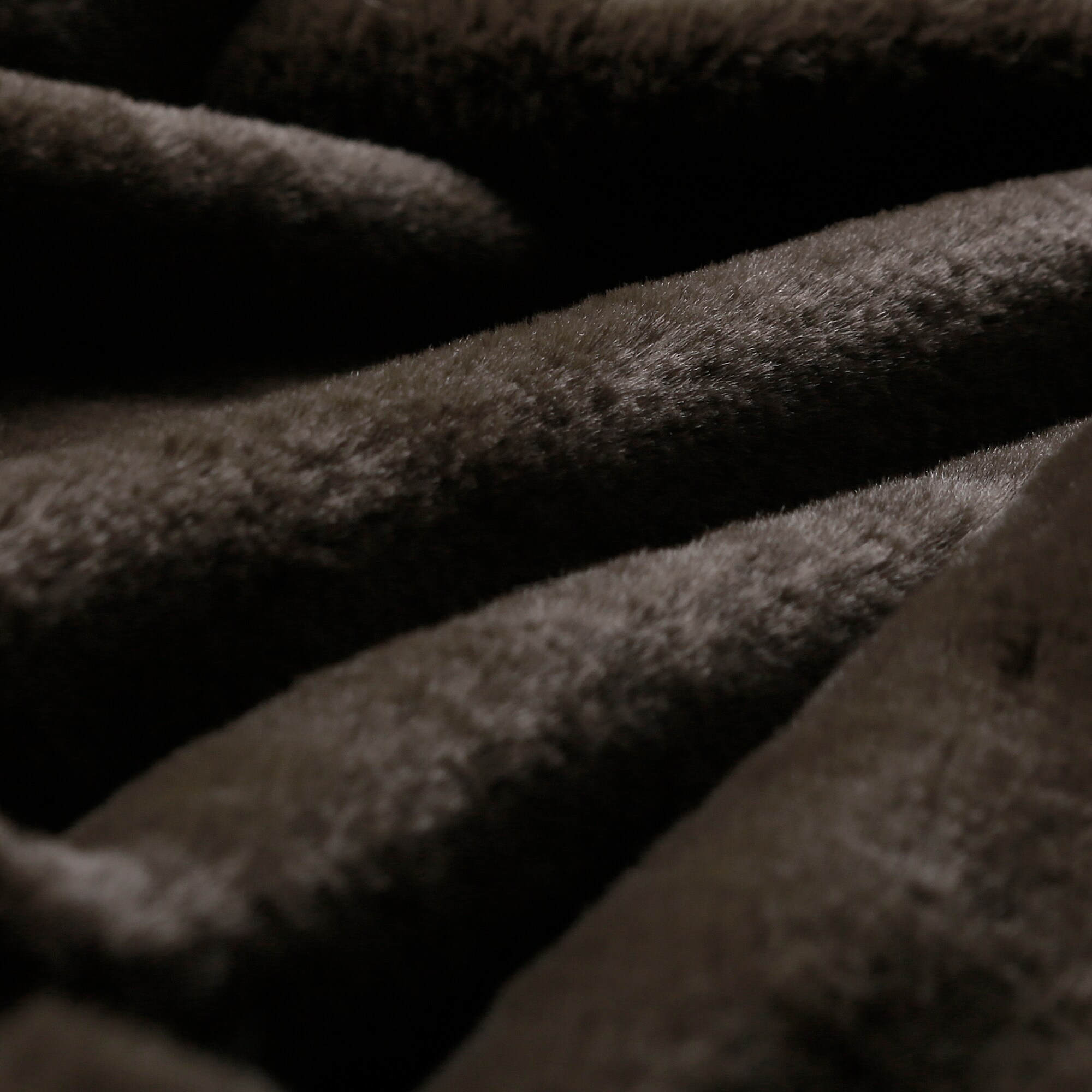 Best Home Fashion THROW-LX-FUR-60-CHOC Blankets-And-Throws - View #4