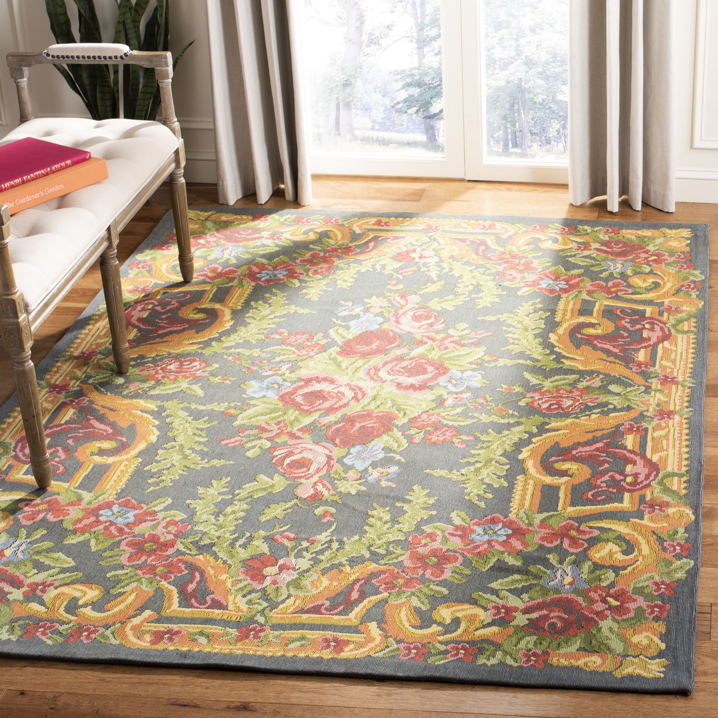 Safavieh CLV112F-4 Classic Vintage Kasta 4 x 6 (ft) Loomed Polyester Gray/Rose Rectangular Indoor Floral/Botanical Area rug