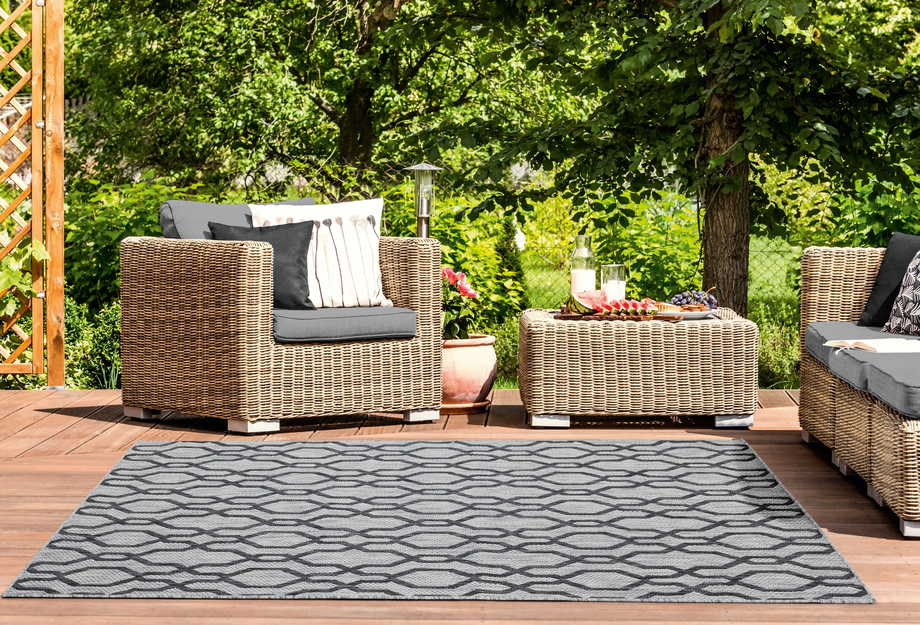 United Weavers Of America 3900 10470 912 Augusta 8 x 11 (ft) Polypropylene Black Rectangular Indoor Geometric Area rug
